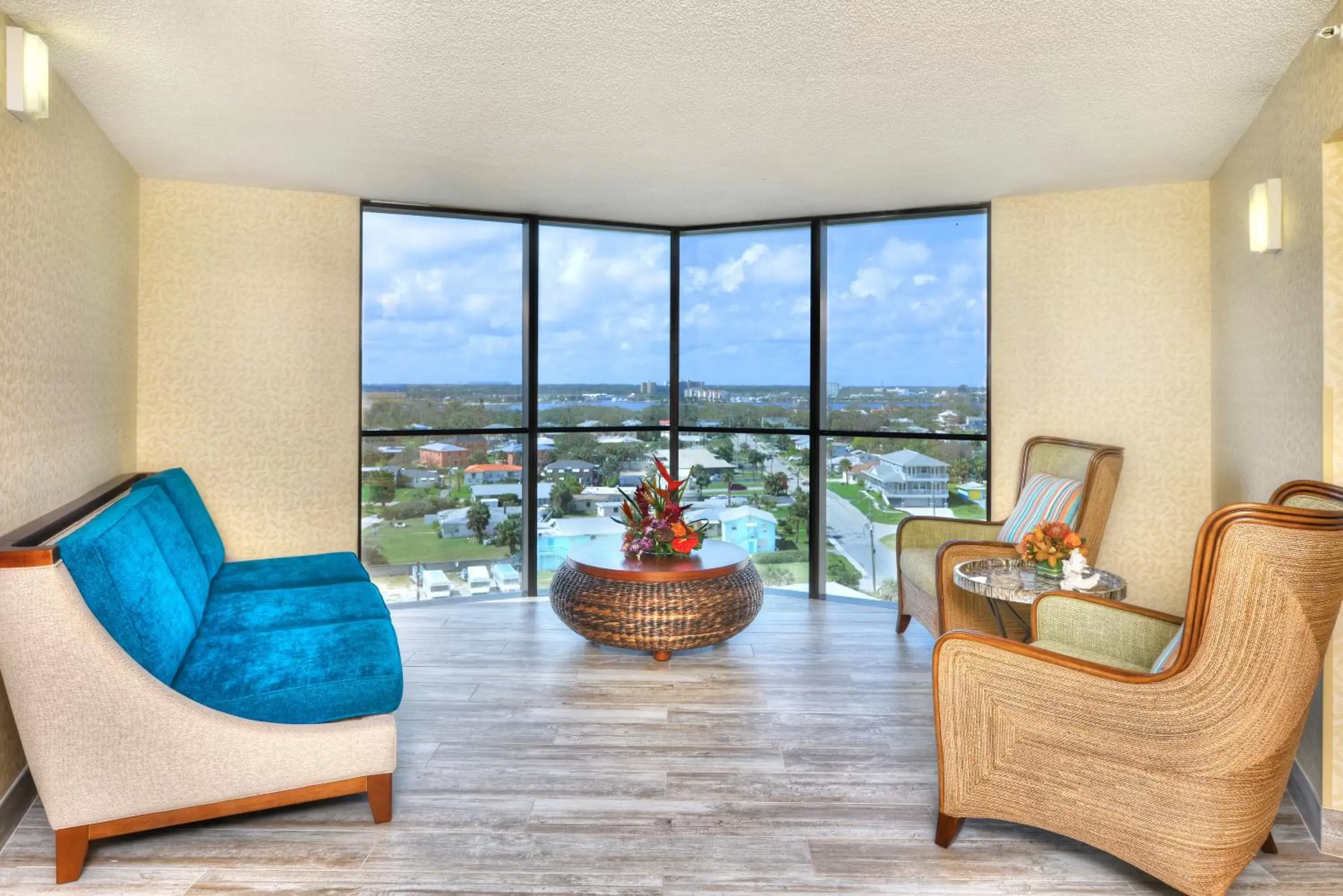 Area and facilities, Seating Area in Bahama House - Daytona Beach Shores