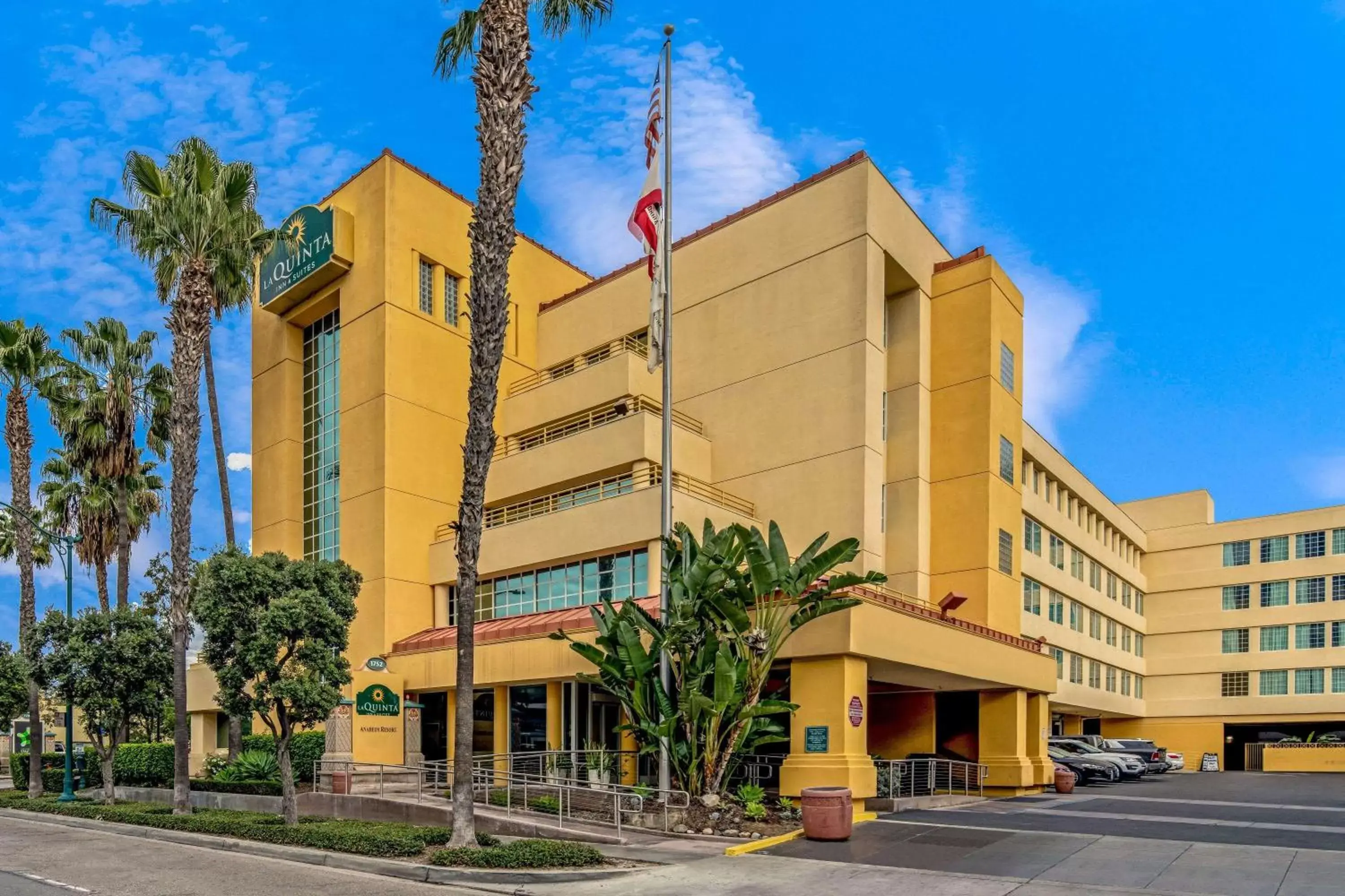Property Building in La Quinta by Wyndham Anaheim
