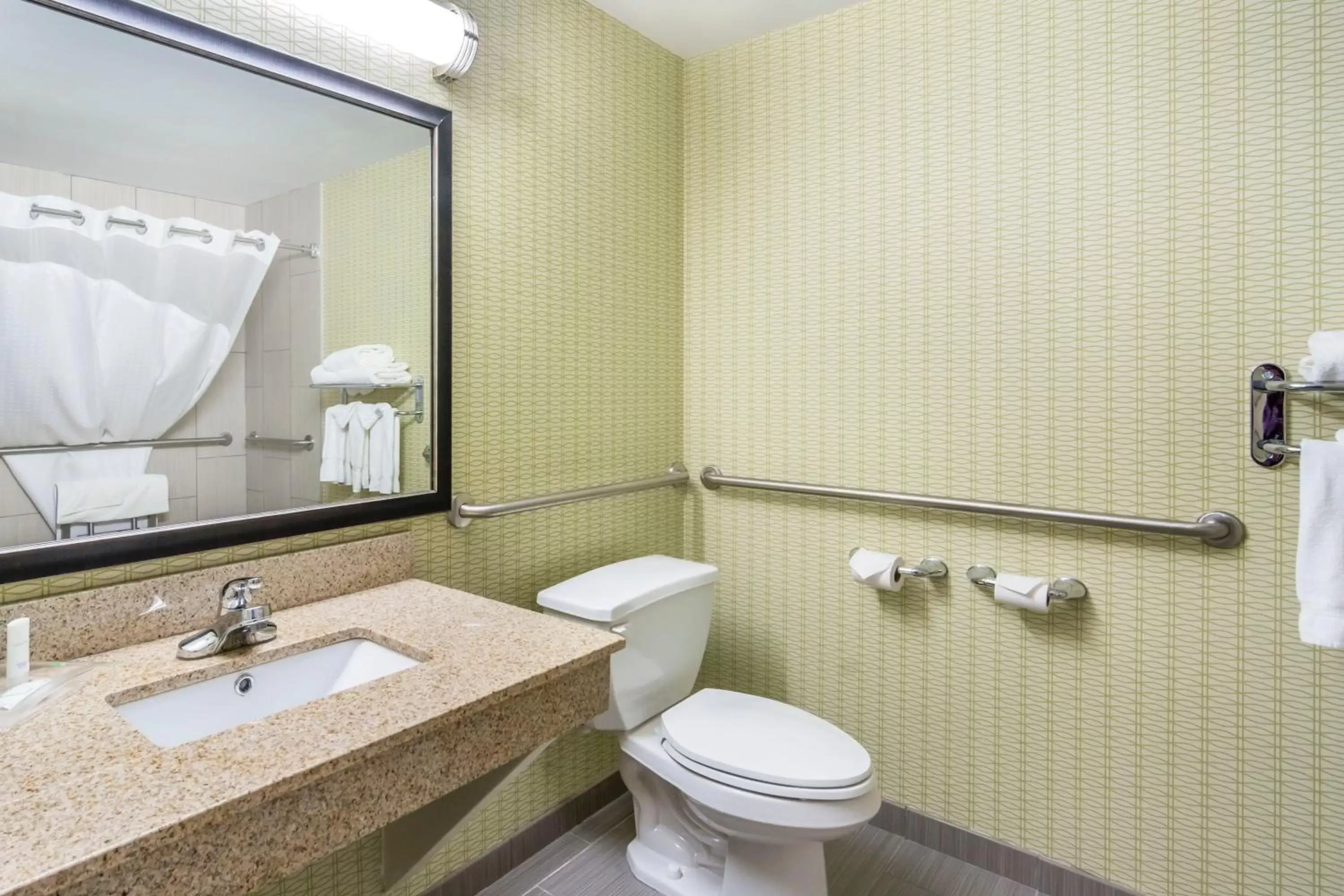 Bathroom in Clarion Hotel & Conference Center Sherwood Park