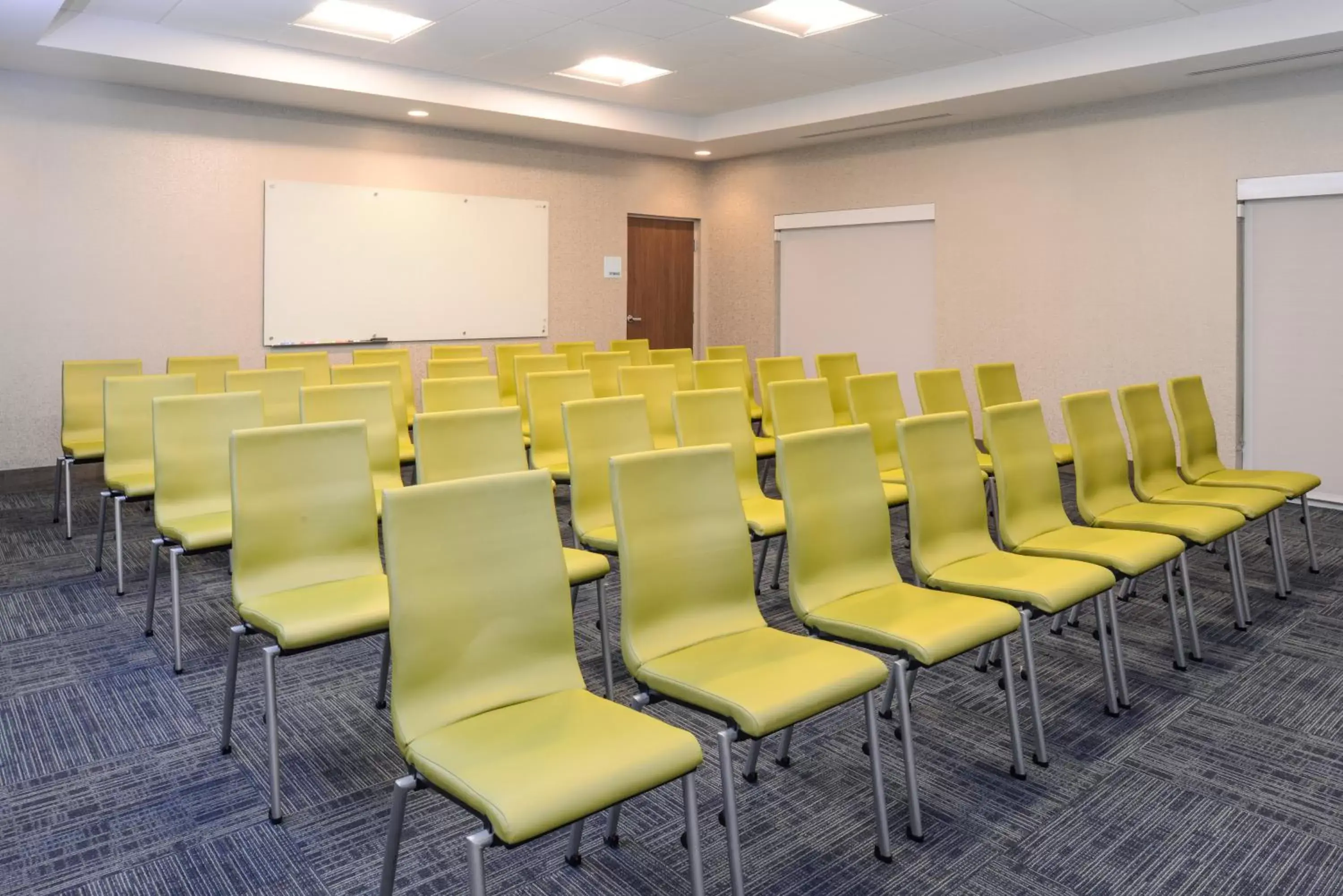 Meeting/conference room in Holiday Inn Express & Suites Alachua - Gainesville Area, an IHG Hotel