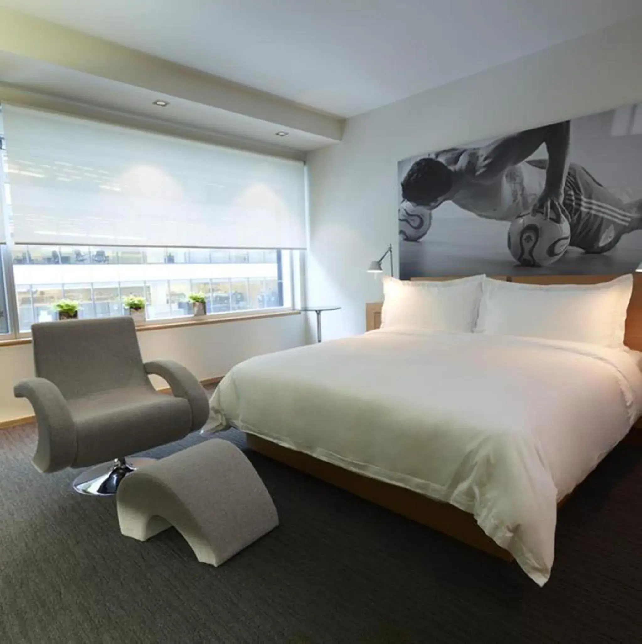 Bedroom in Le Germain Hotel Maple Leaf Square