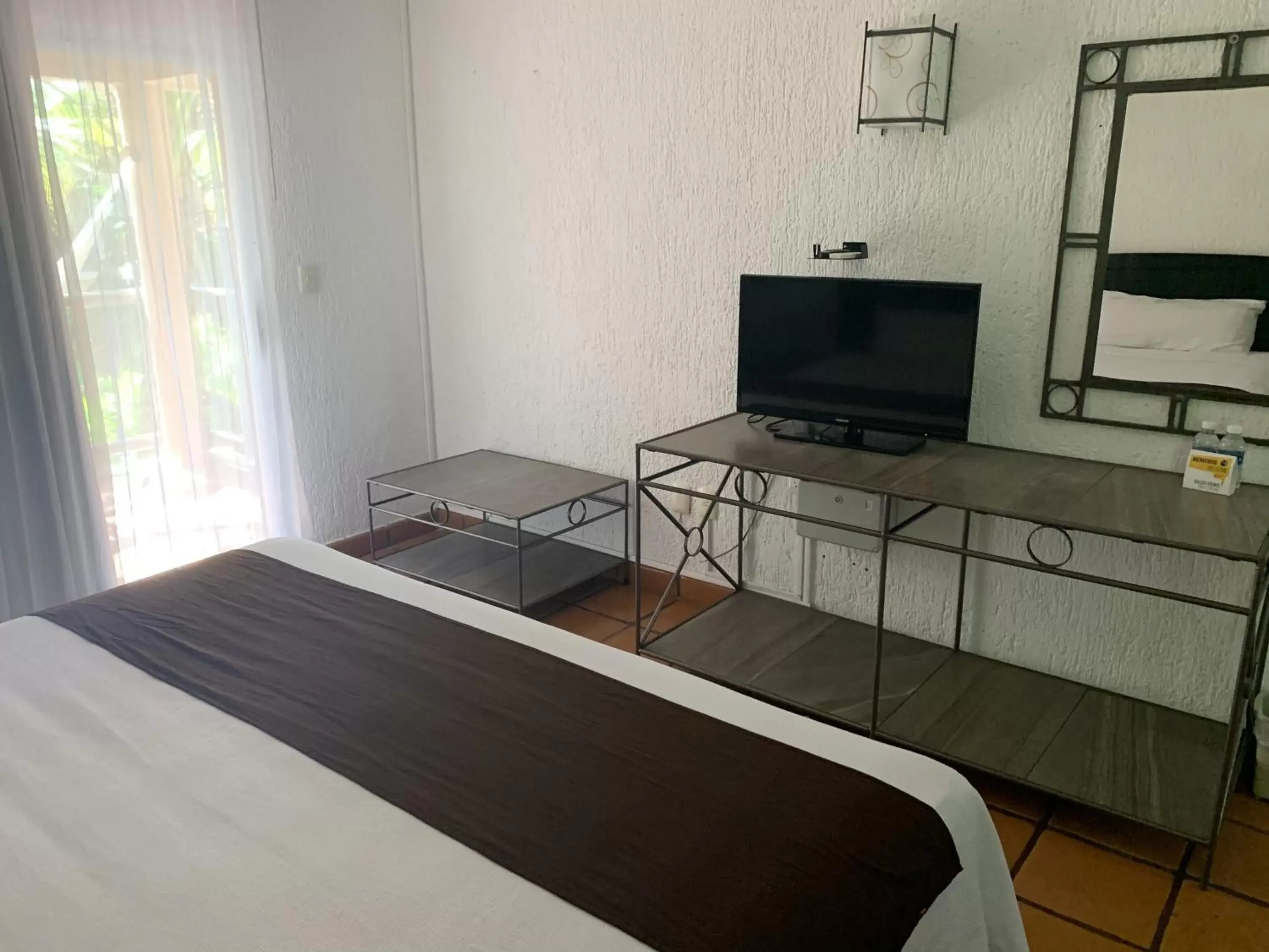 Bedroom, TV/Entertainment Center in Tukan Hotel Playa del Carmen