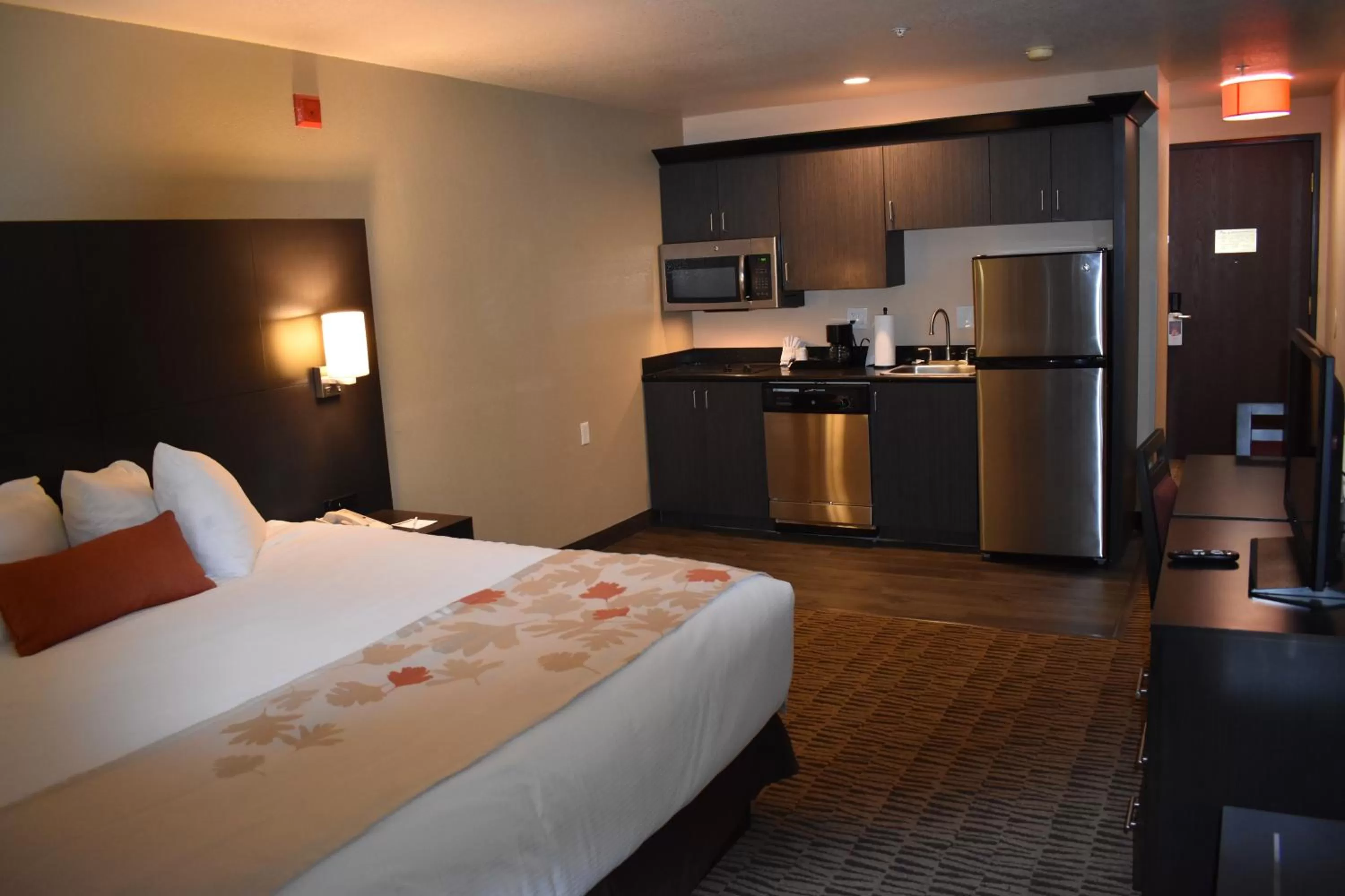 Bed in Hawthorn Suites Las Vegas