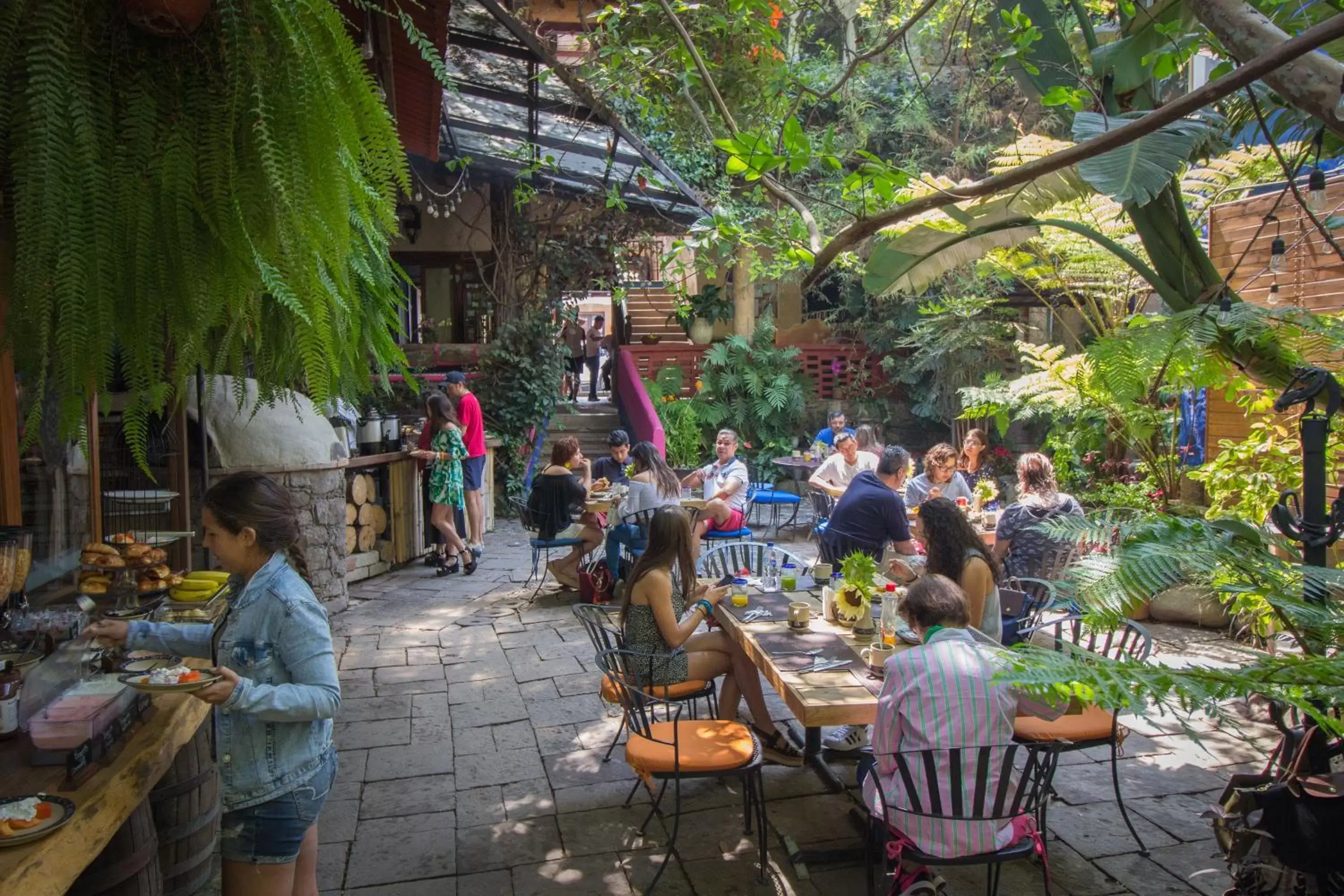 Patio, Restaurant/Places to Eat in Mesón De Leyendas Breakfast & Downtown