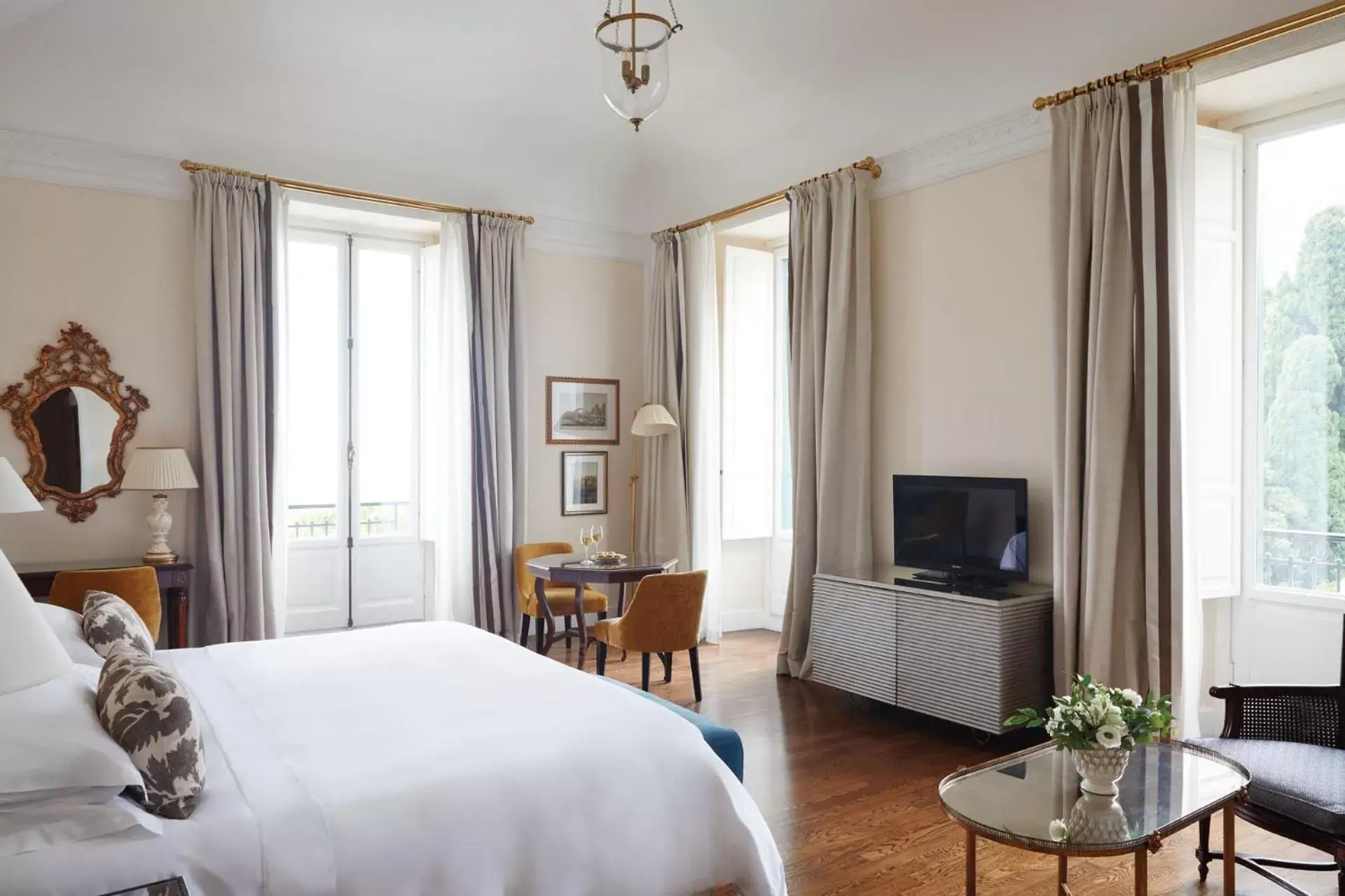 Bedroom, TV/Entertainment Center in Grand Hotel Timeo, A Belmond Hotel, Taormina