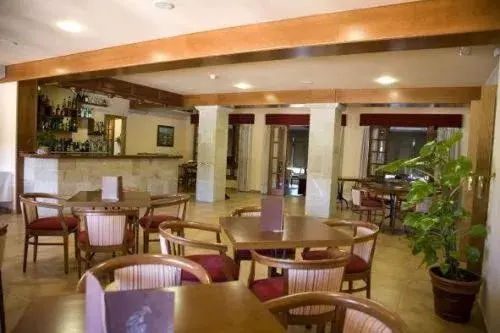 Lounge or bar, Restaurant/Places to Eat in Hotel Abeiras