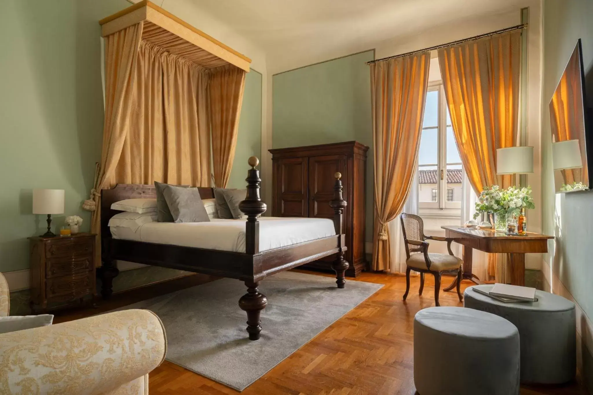 Bedroom, Bed in Loggiato Dei Serviti