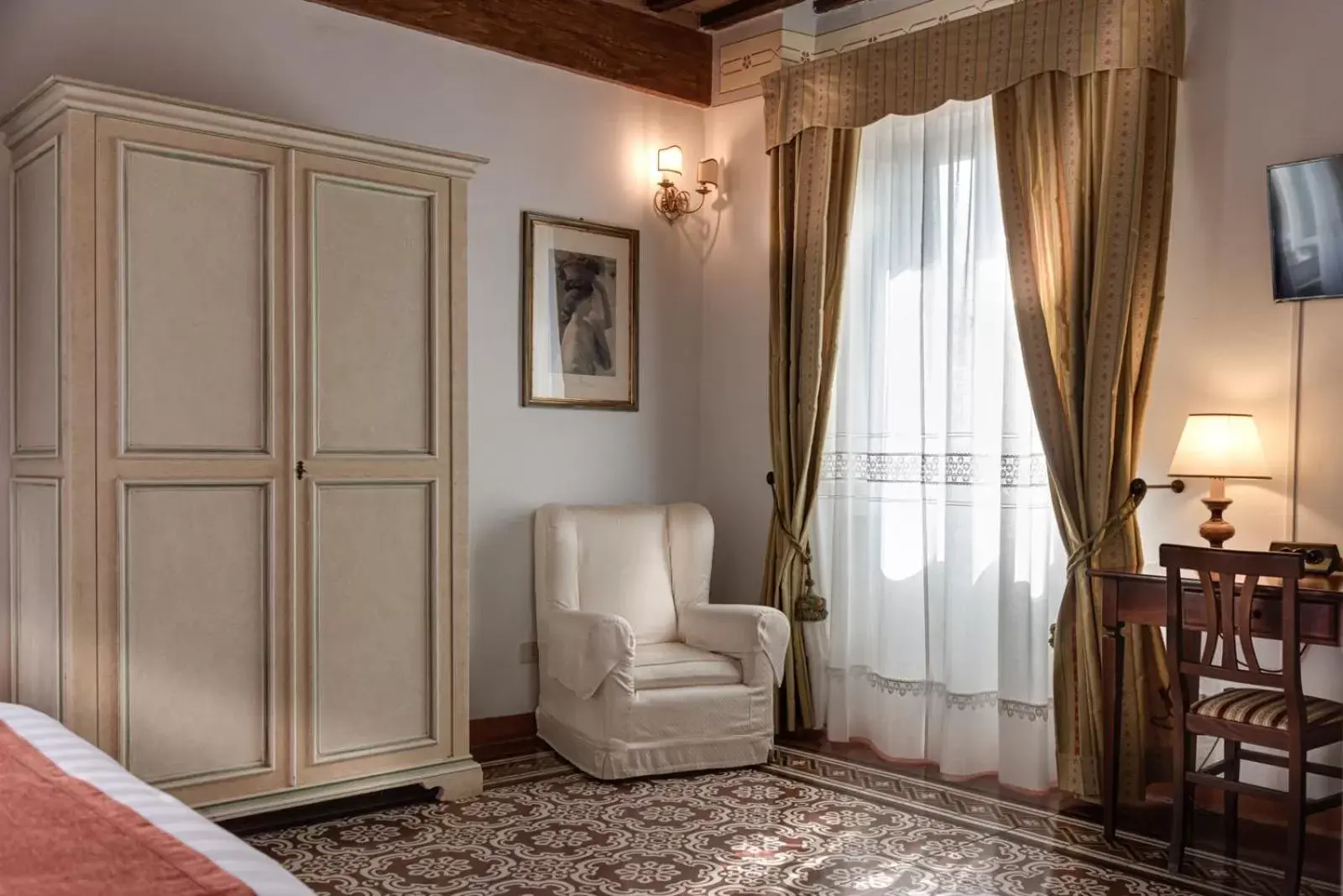 Photo of the whole room, Seating Area in Hotel Palazzo di Valli