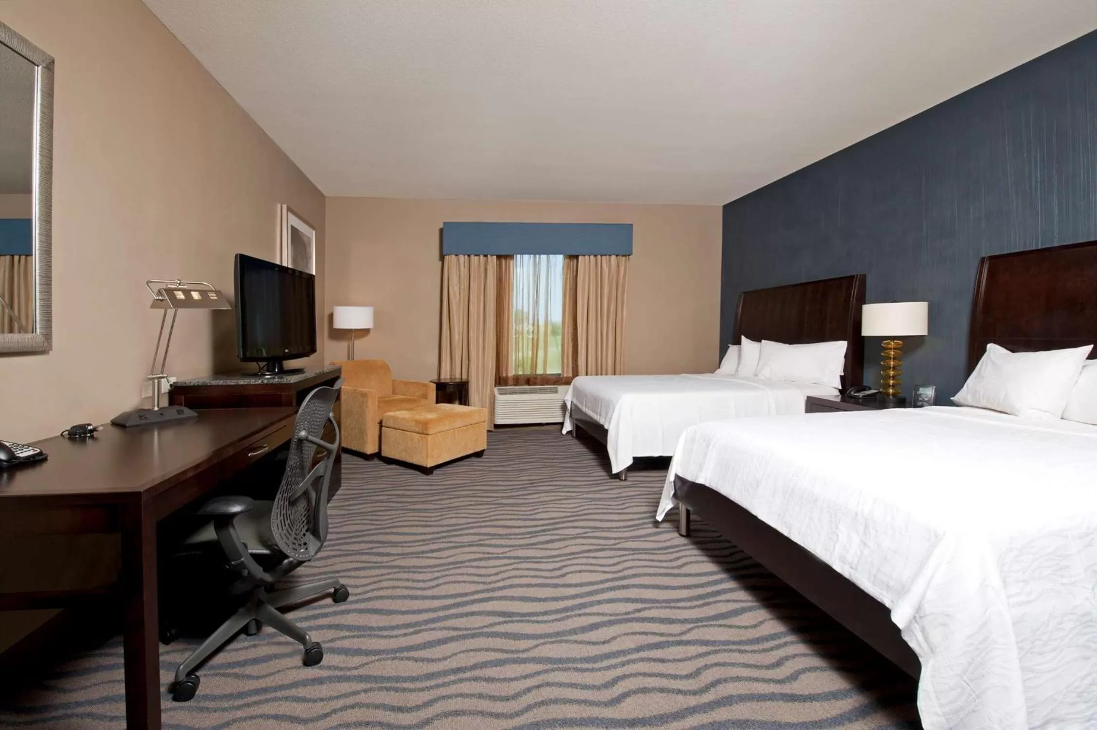 Bed in Hilton Garden Inn Ft Worth Alliance Airport