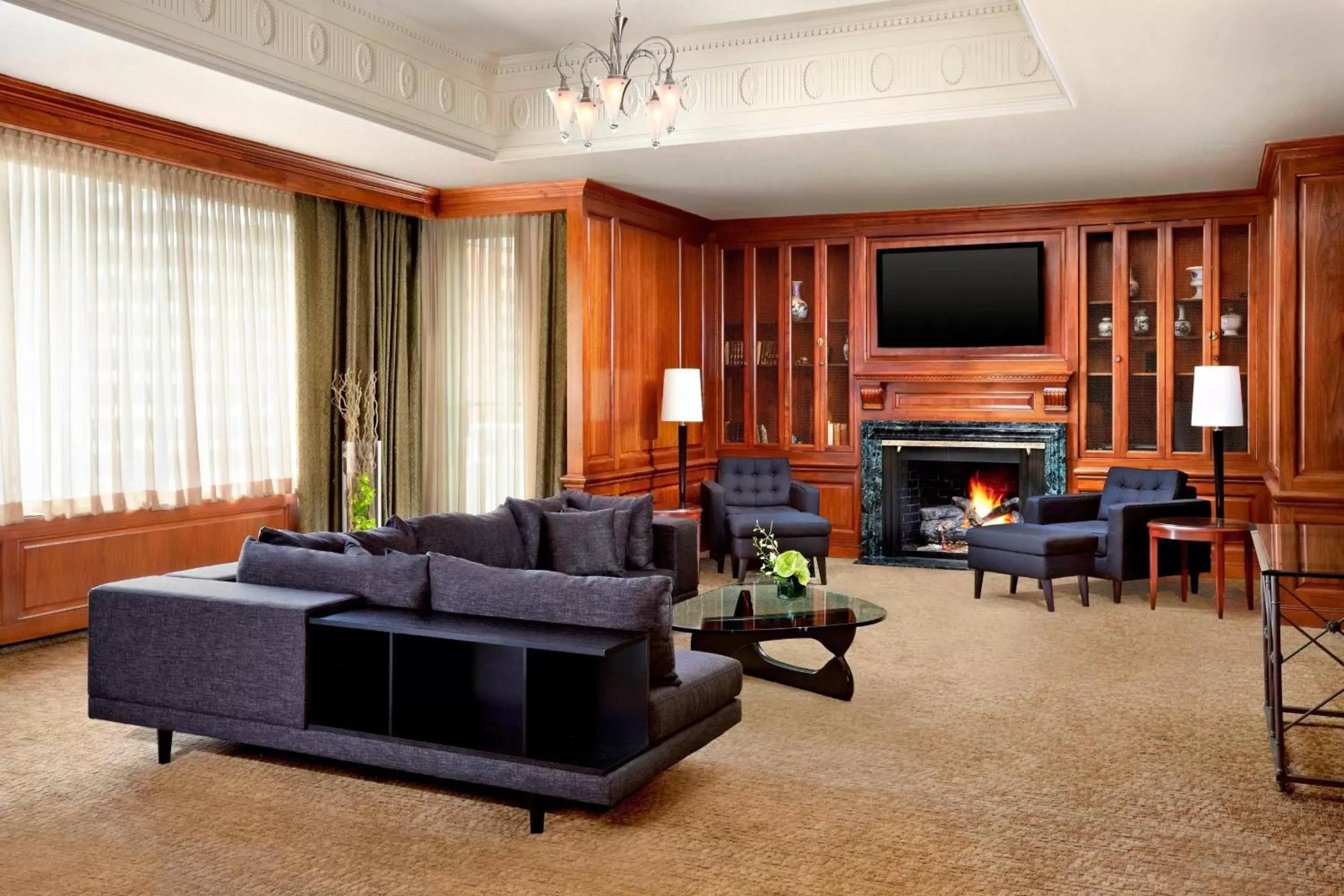 Living room, Seating Area in The Westin Calgary