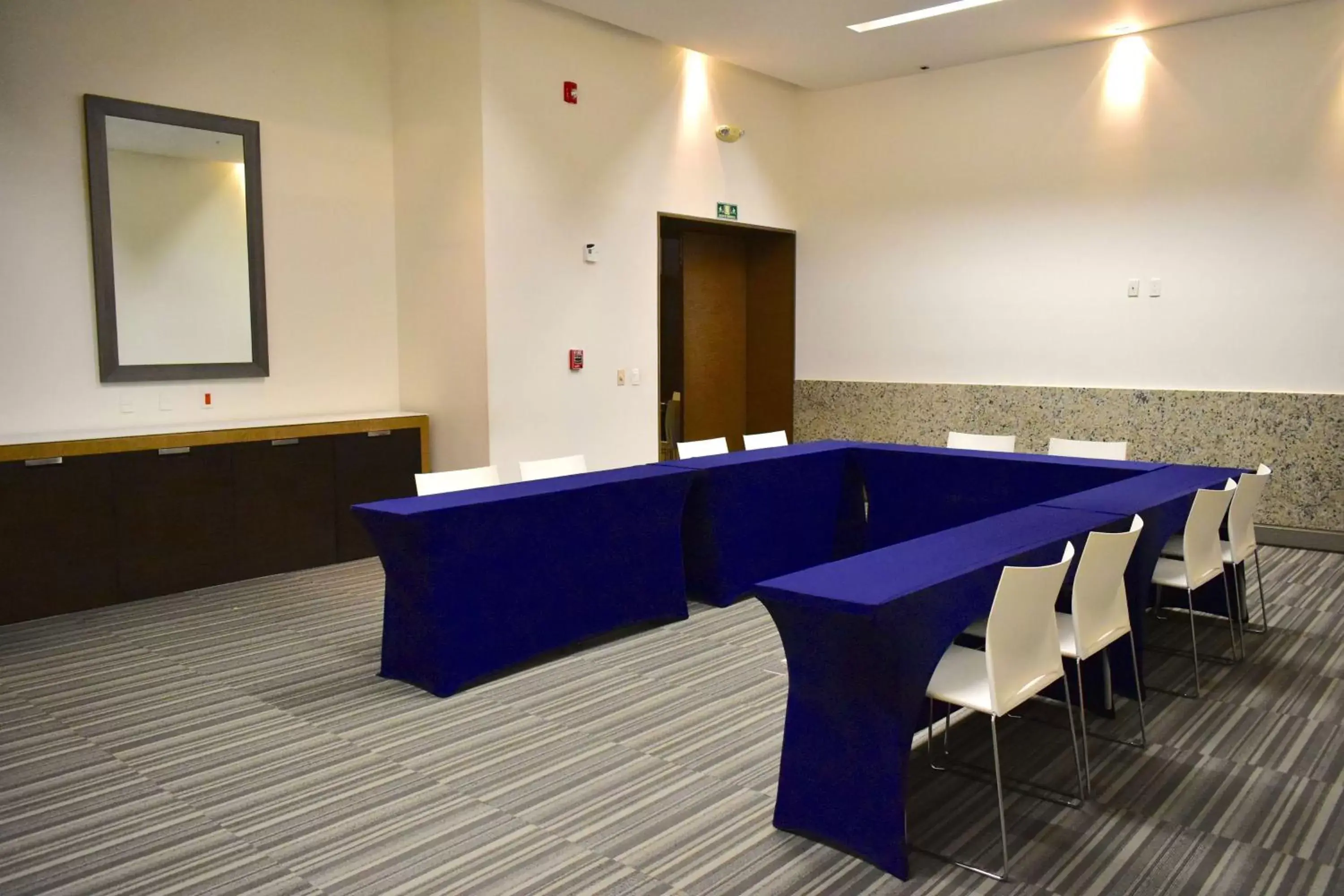 Meeting/conference room in Hampton Inn by Hilton Ciudad del Carmen