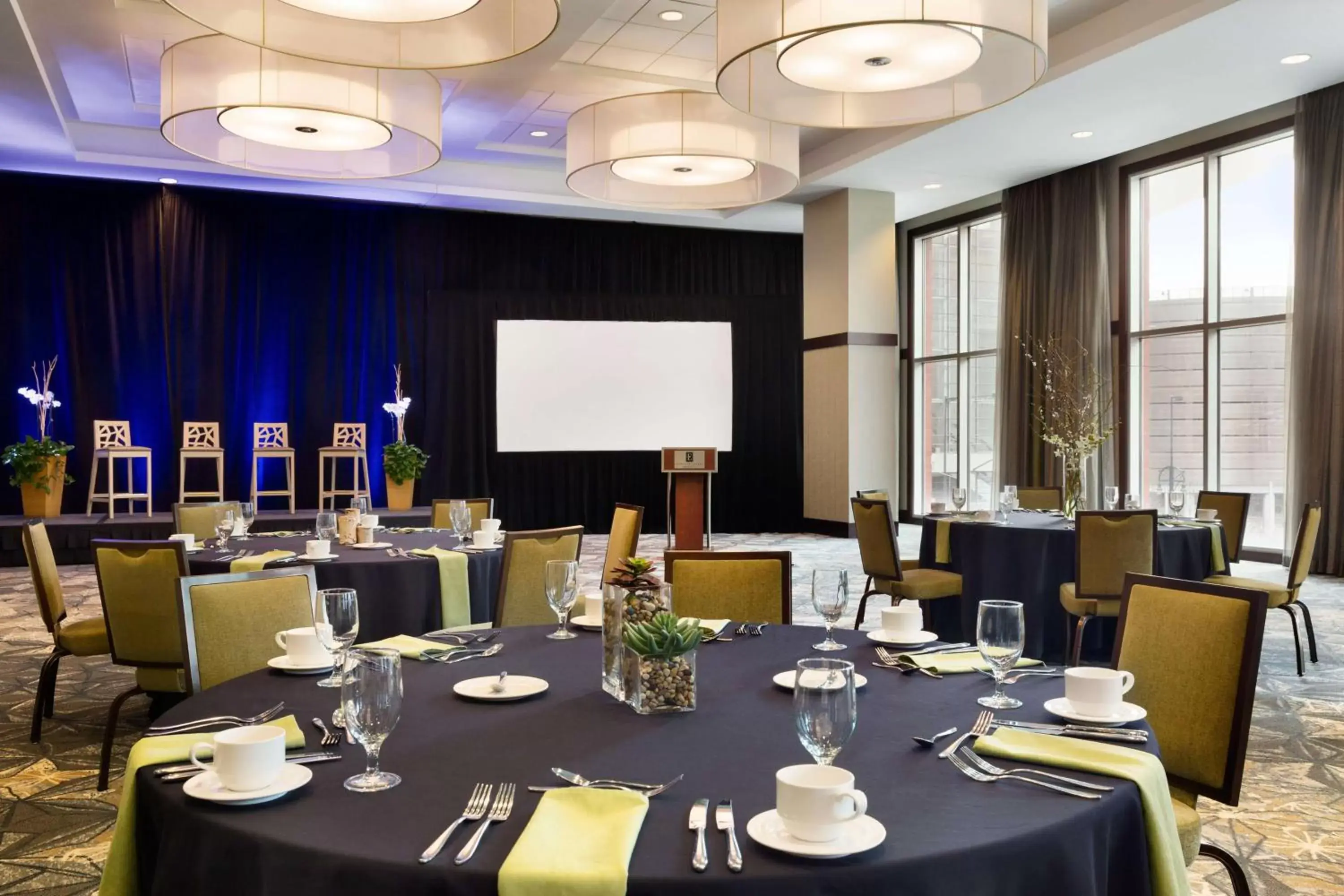 Meeting/conference room, Restaurant/Places to Eat in Embassy Suites by Hilton Denver Downtown Convention Center