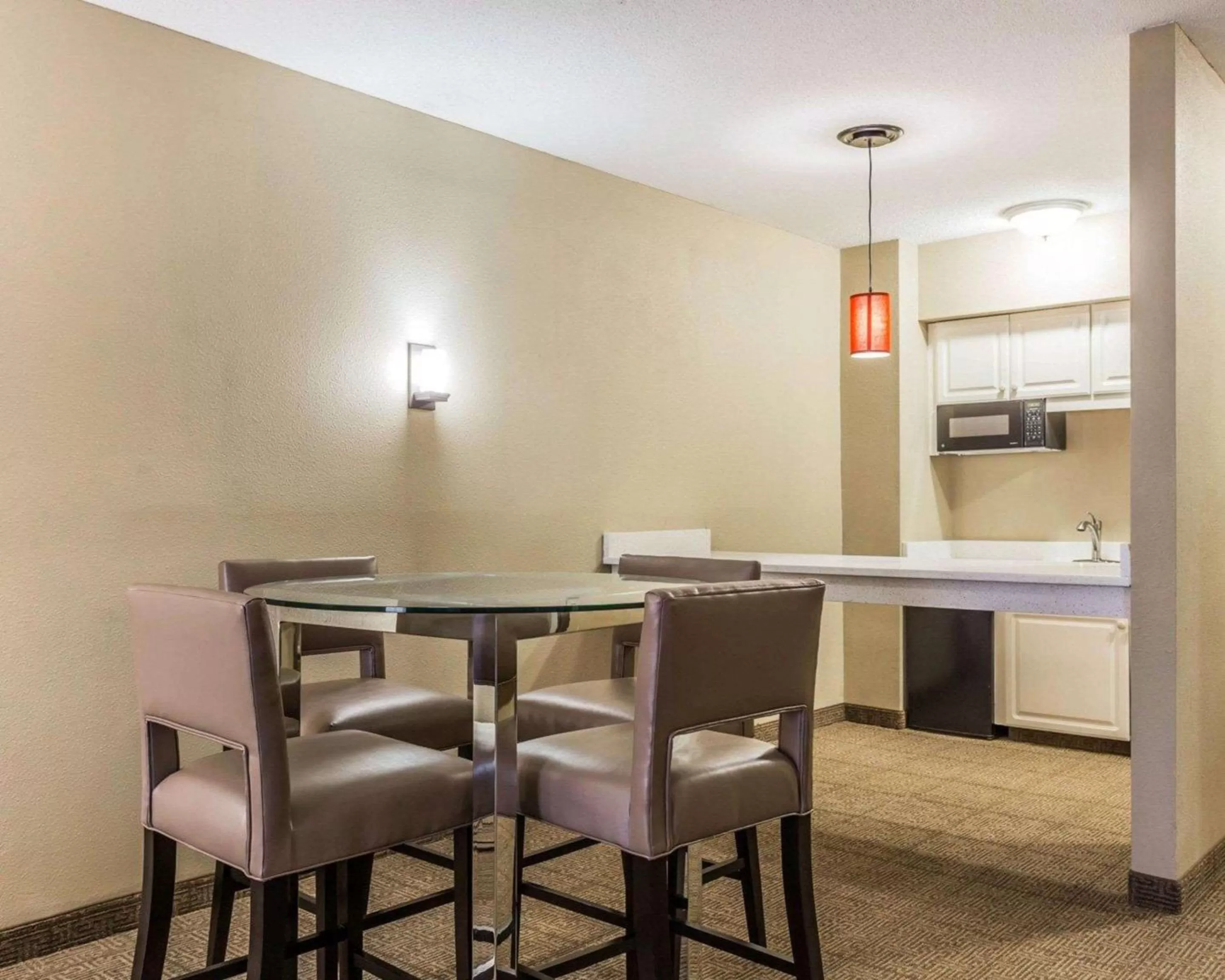 Photo of the whole room in Comfort Suites at Isle of Palms Connector