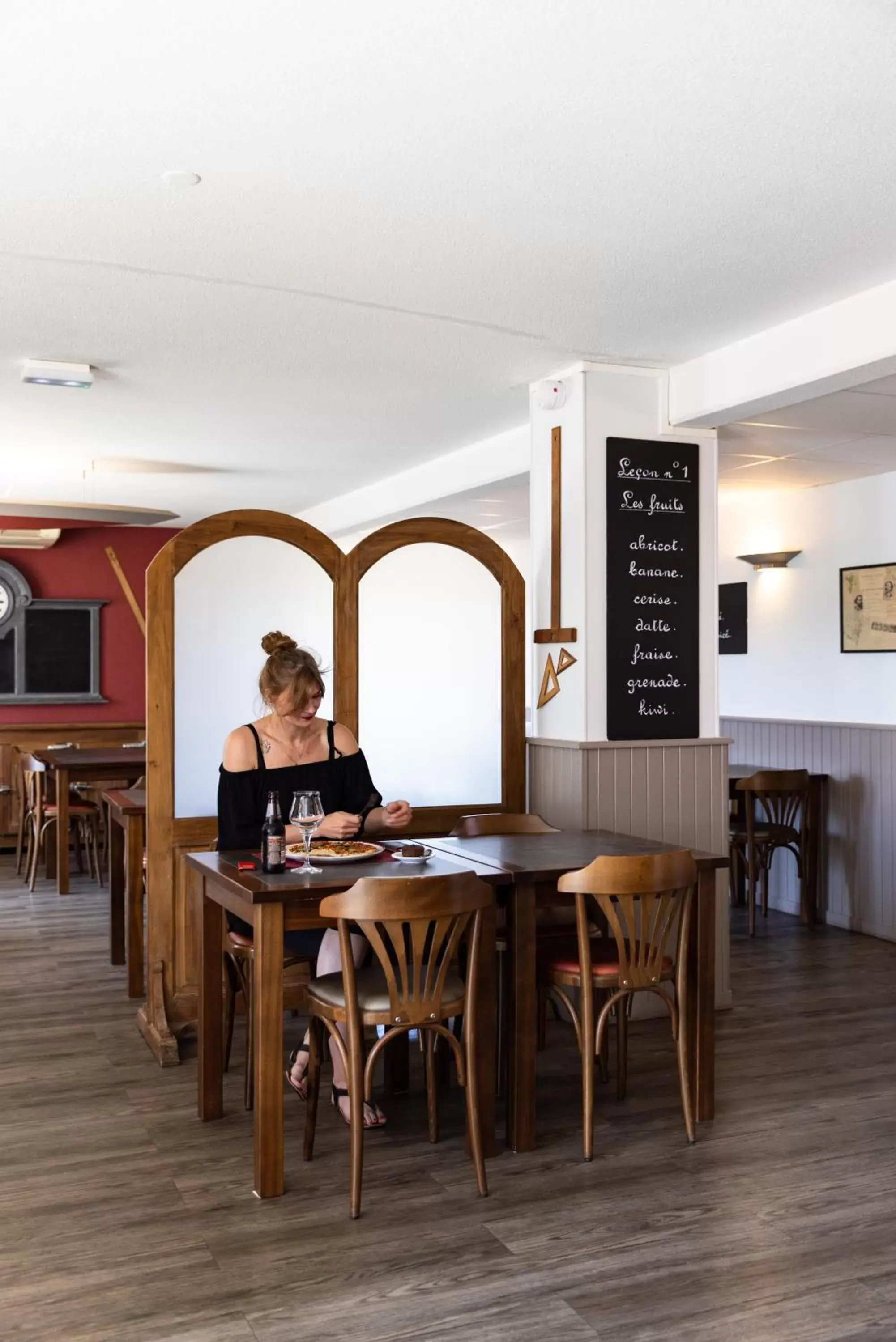 Lounge or bar in Hotel ibis Autun