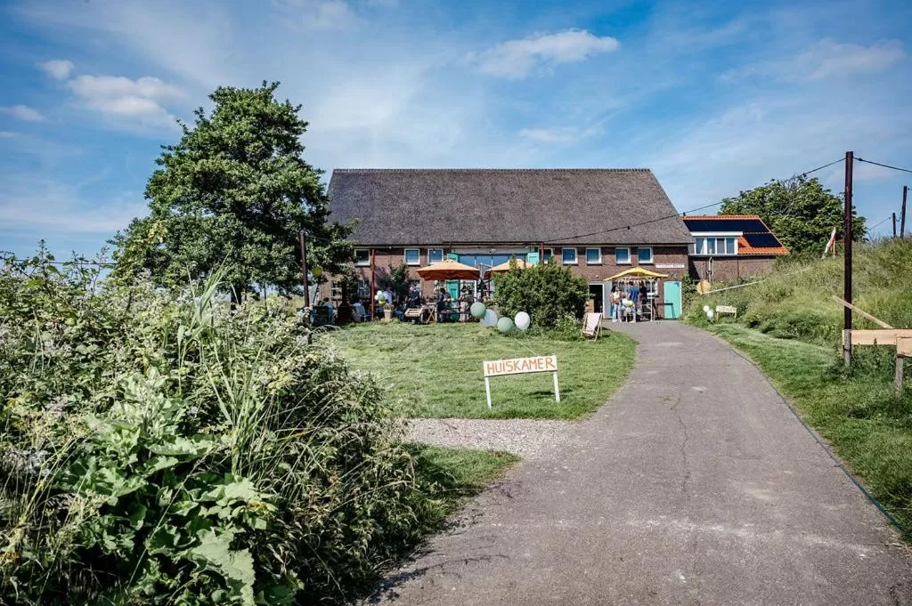 Property Building in TinyParks Cast Away