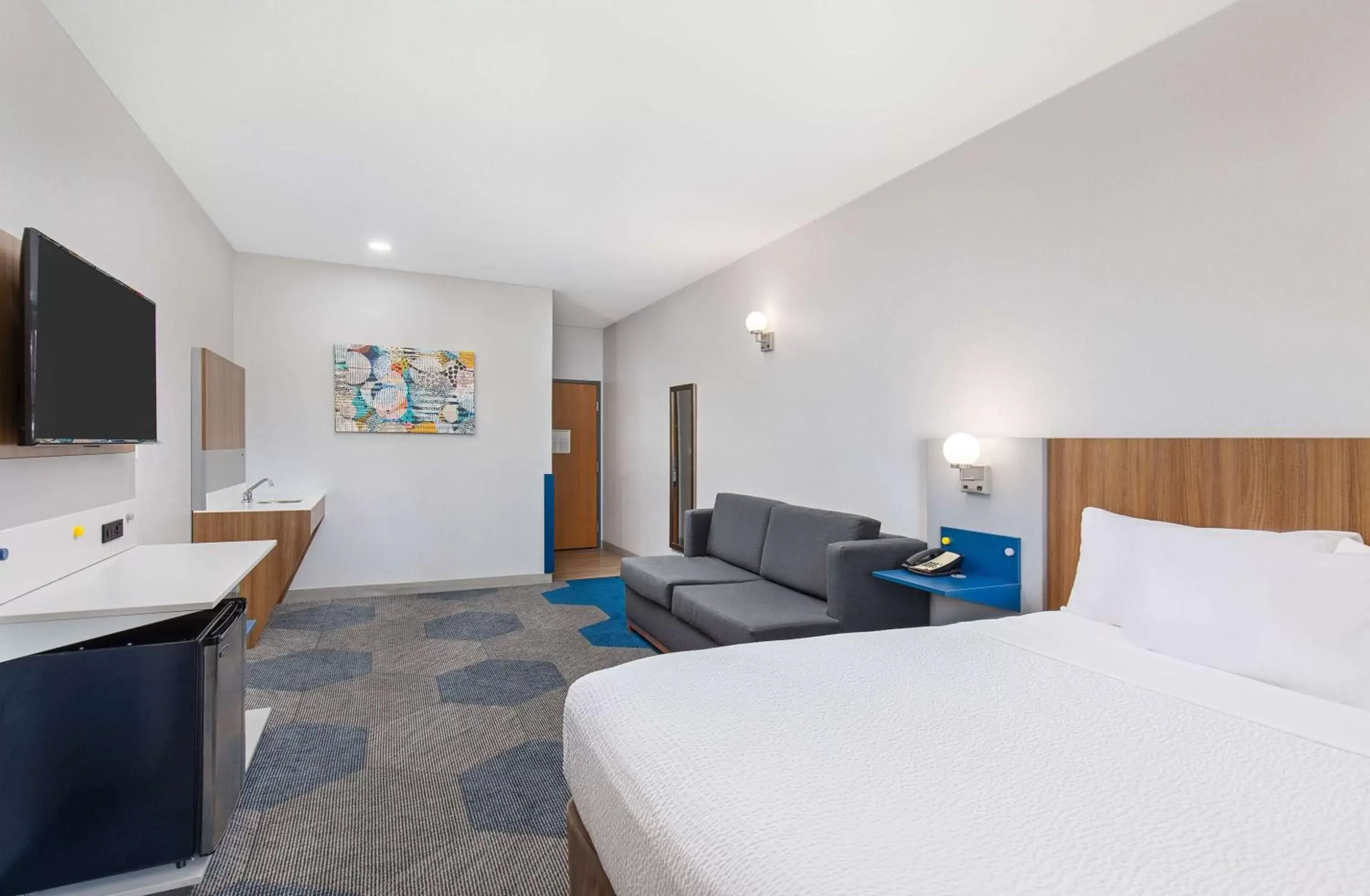 Bed in Microtel Inn and Suites by Wyndham Bed in Microtel Inn and Suites by Wyndham