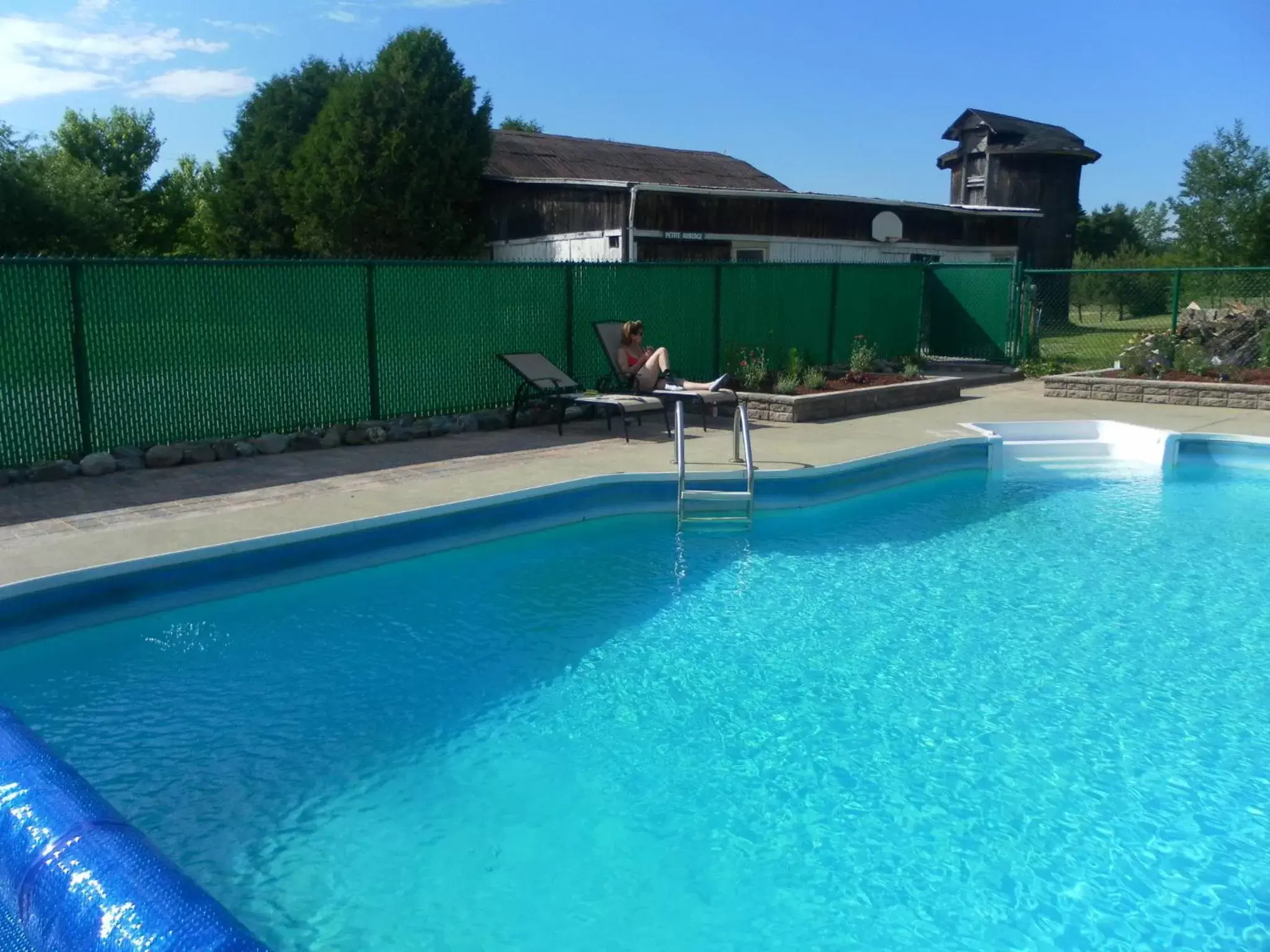 Swimming Pool in Auberge de la Tour et Spa