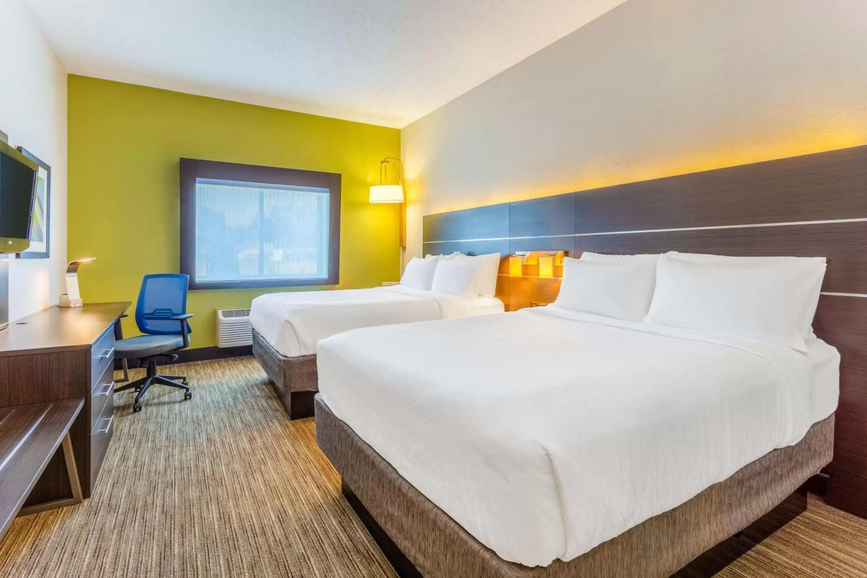 Photo of the whole room, Bed in Holiday Inn Express Columbus - Ohio Expo Center, an IHG Hotel