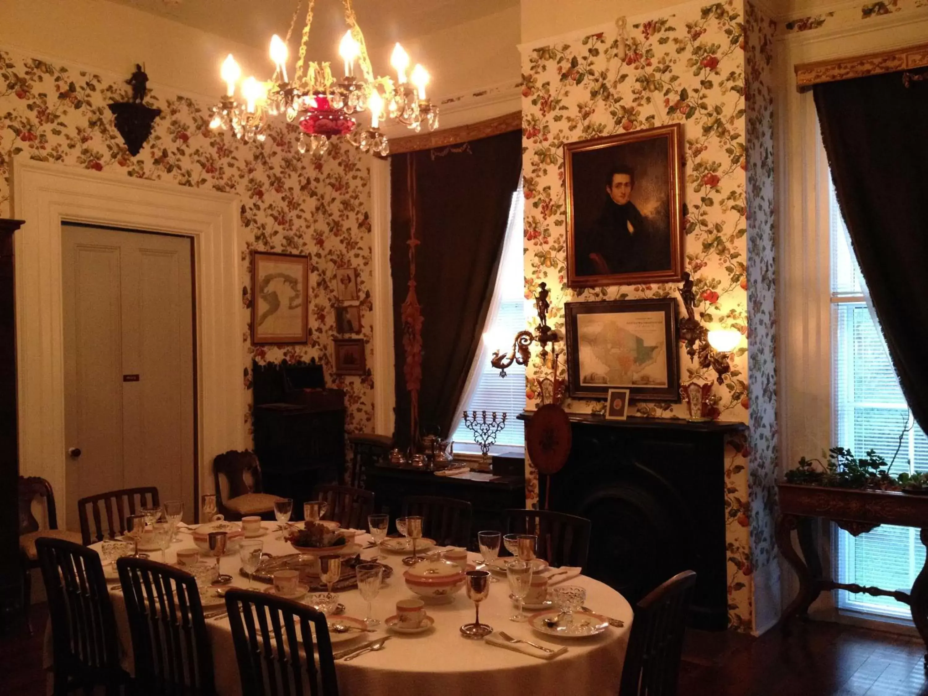 Photo of the whole room, Restaurant/Places to Eat in Stone House Musical B&B