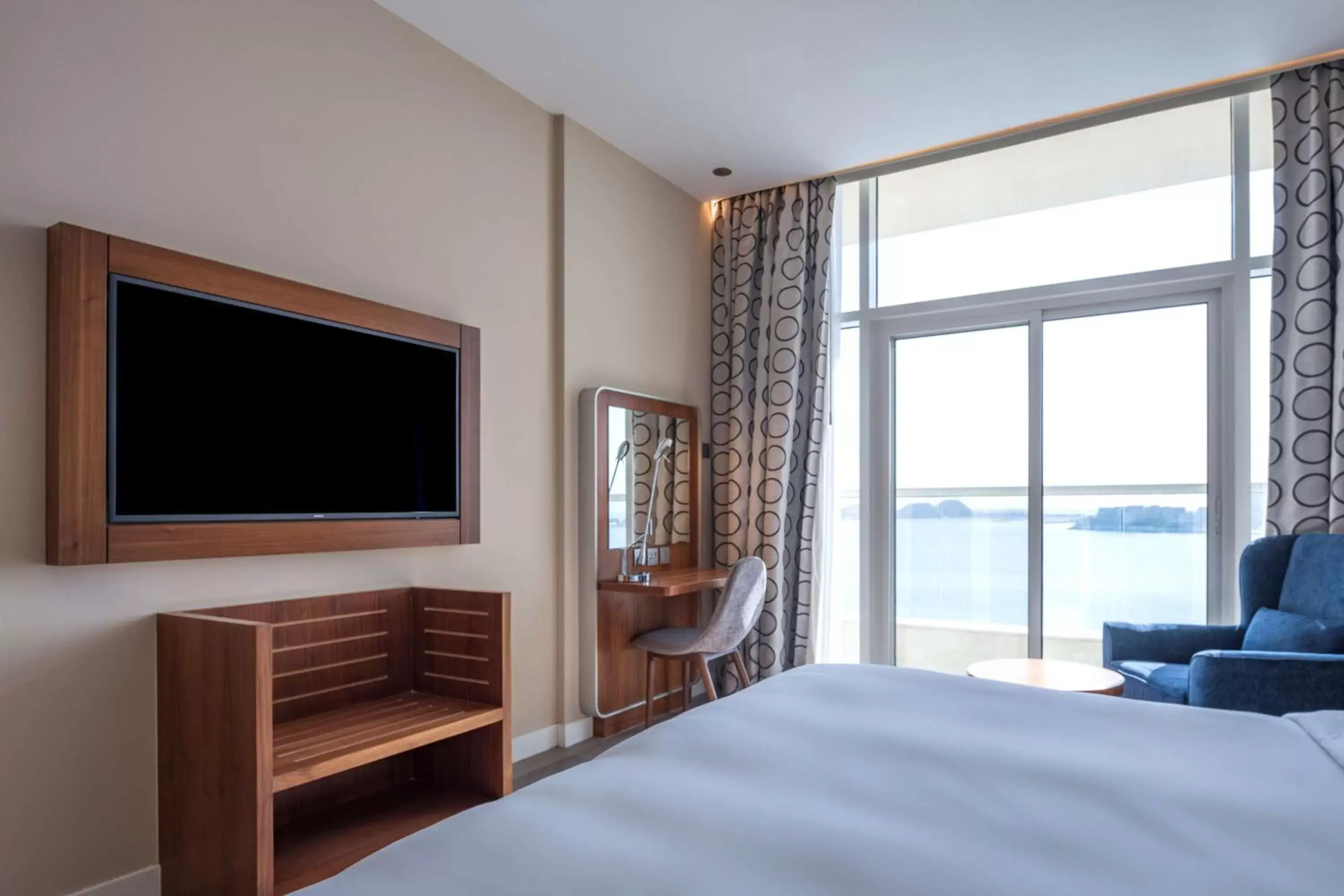 TV and multimedia, Bed in Radisson Resort Ras Al Khaimah Marjan Island