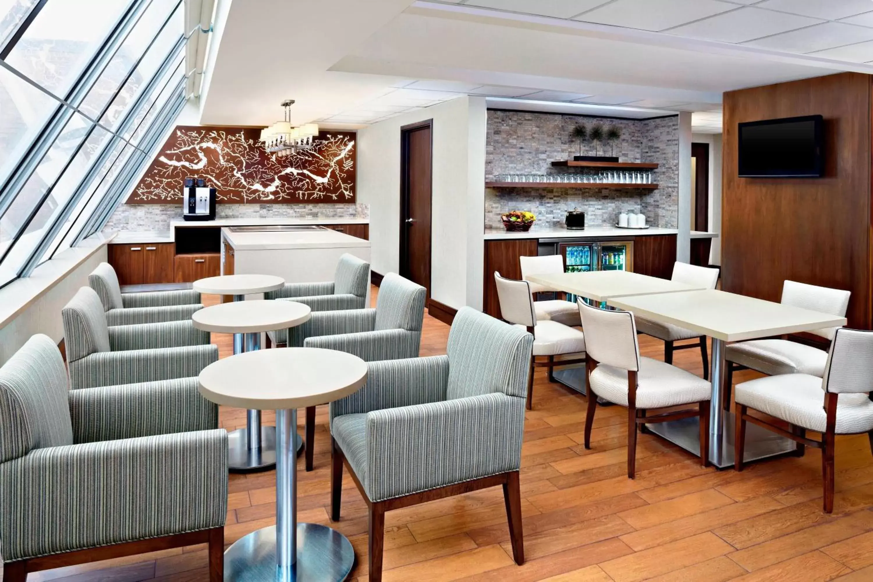 Lounge or bar, Lounge/Bar in Sheraton Ottawa Hotel