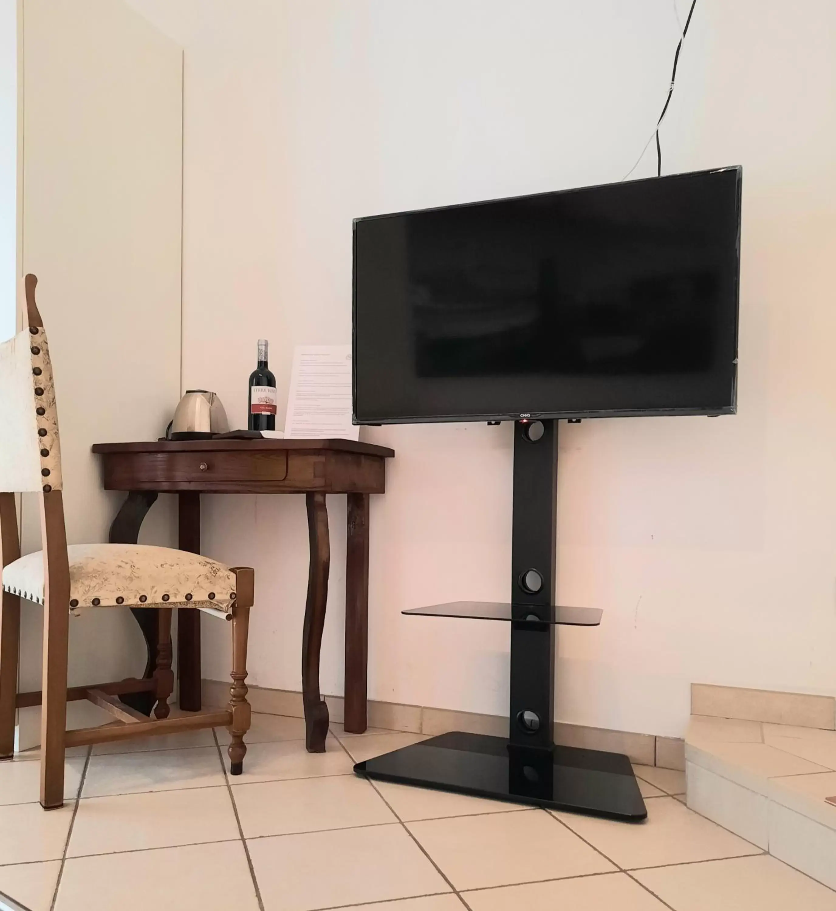 TV and multimedia, TV/Entertainment Center in Santi e Saraceni