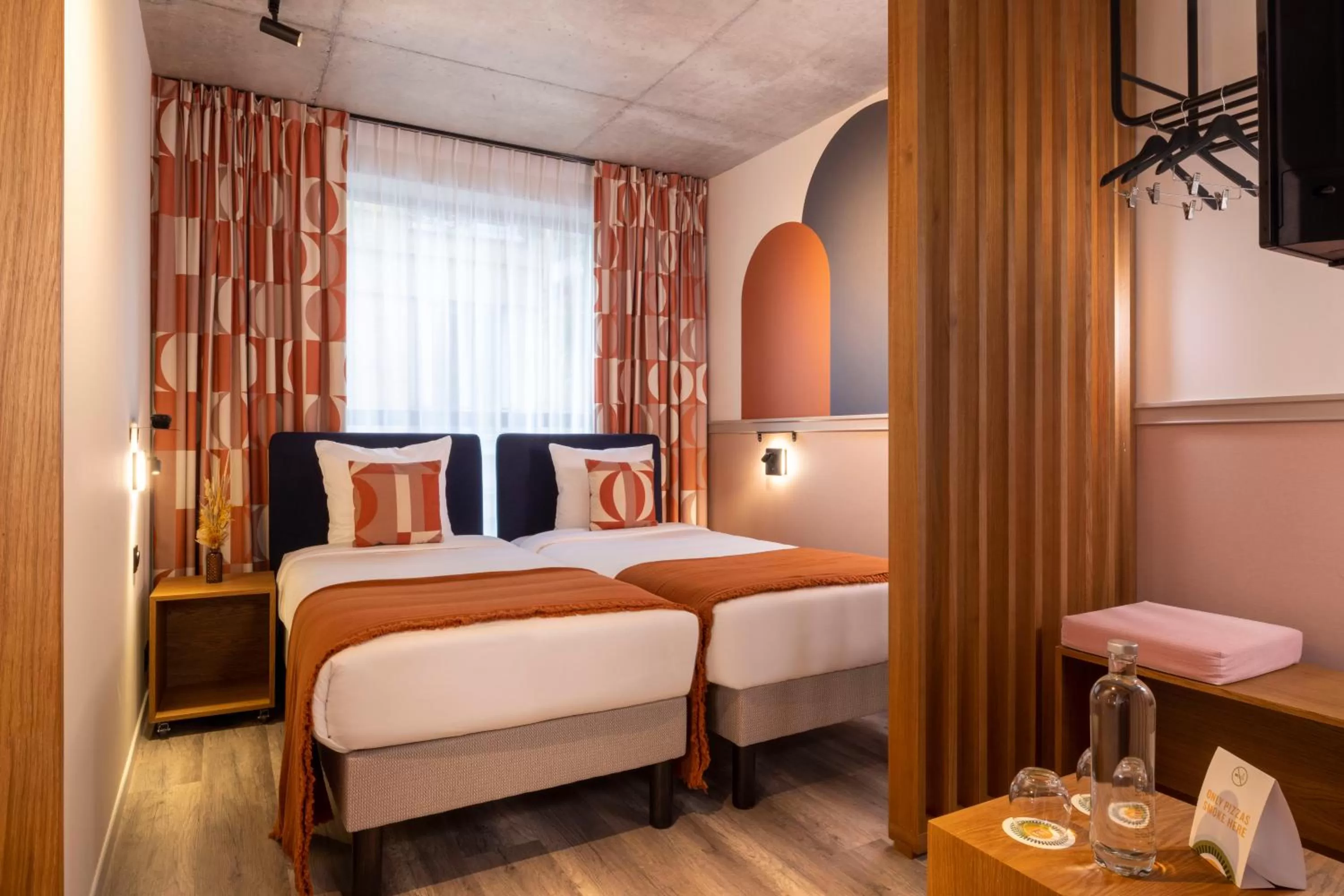 Photo of the whole room, Bed in La Belle Ville