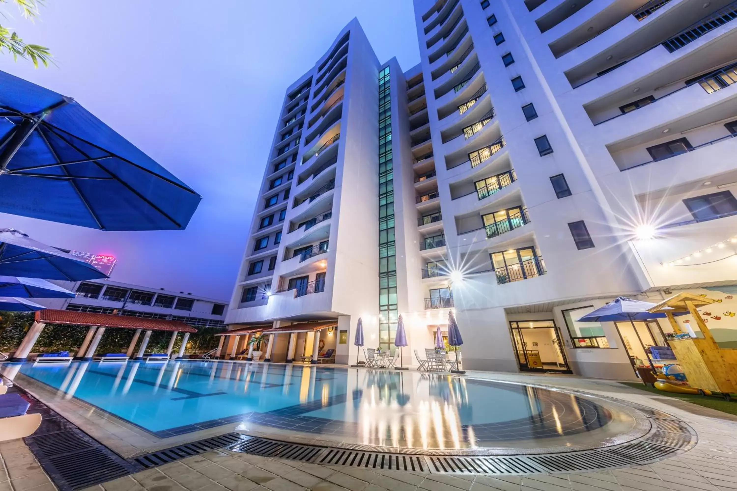 Swimming Pool in Rose Garden Residences