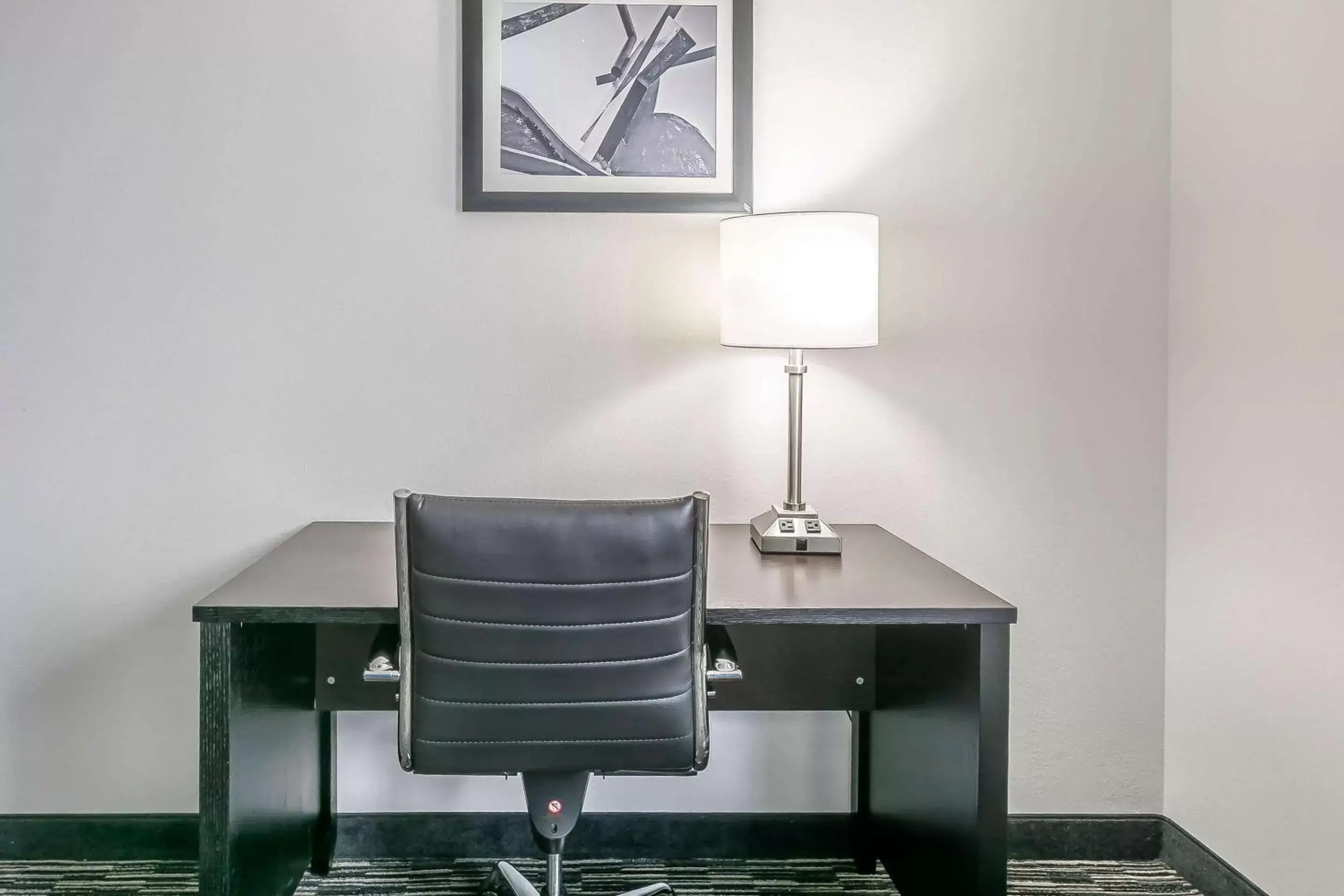 Photo of the whole room, TV/Entertainment Center in Comfort Inn University Gainesville