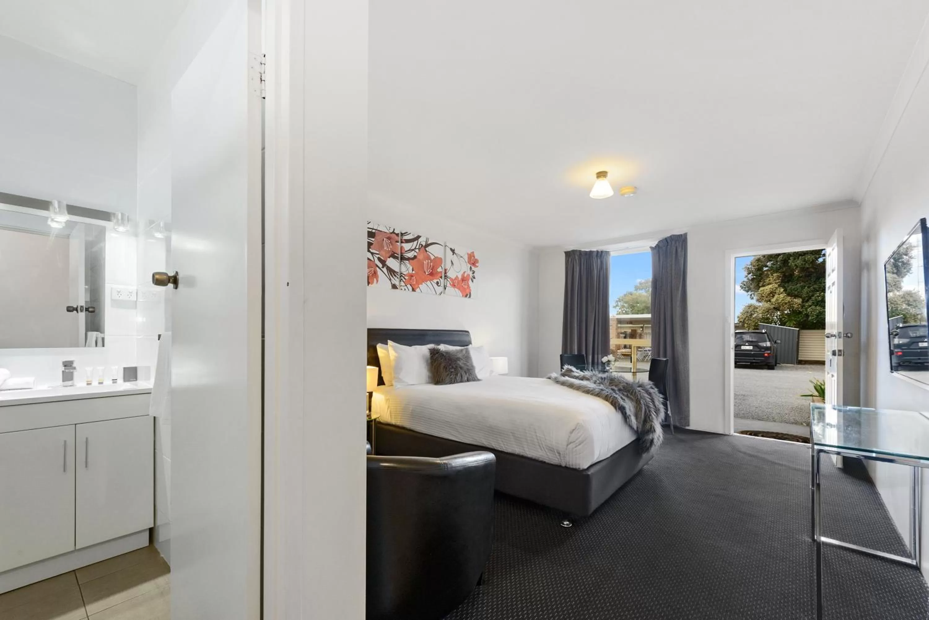 Bed in Comfort Inn Flinders on Main