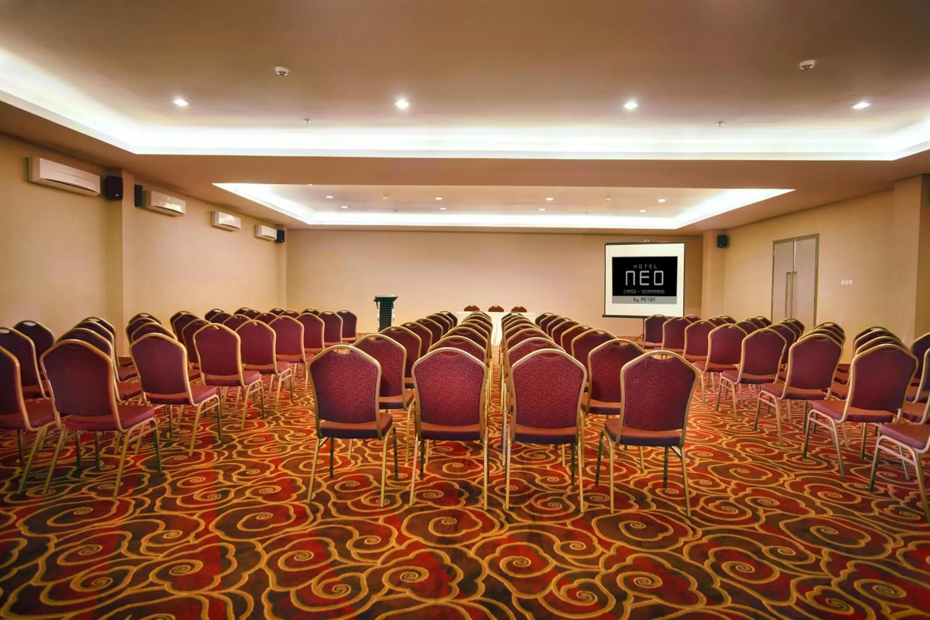 Business facilities in Hotel Neo Candi Semarang