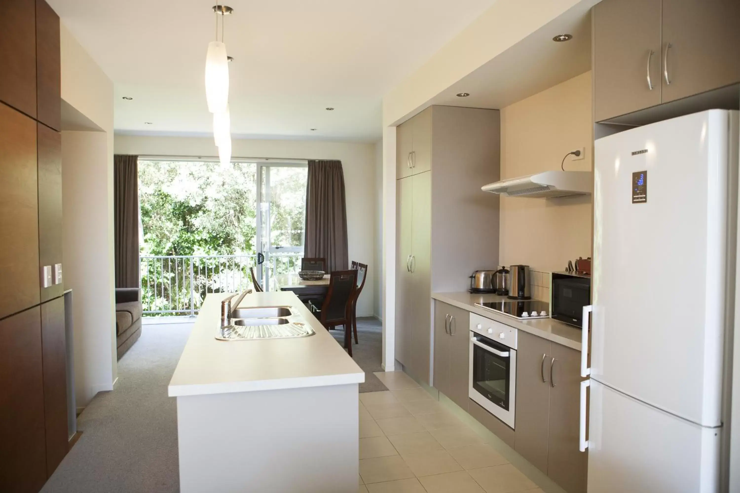 Kitchen or kitchenette, Kitchen/Kitchenette in Oceans Resort Whitianga