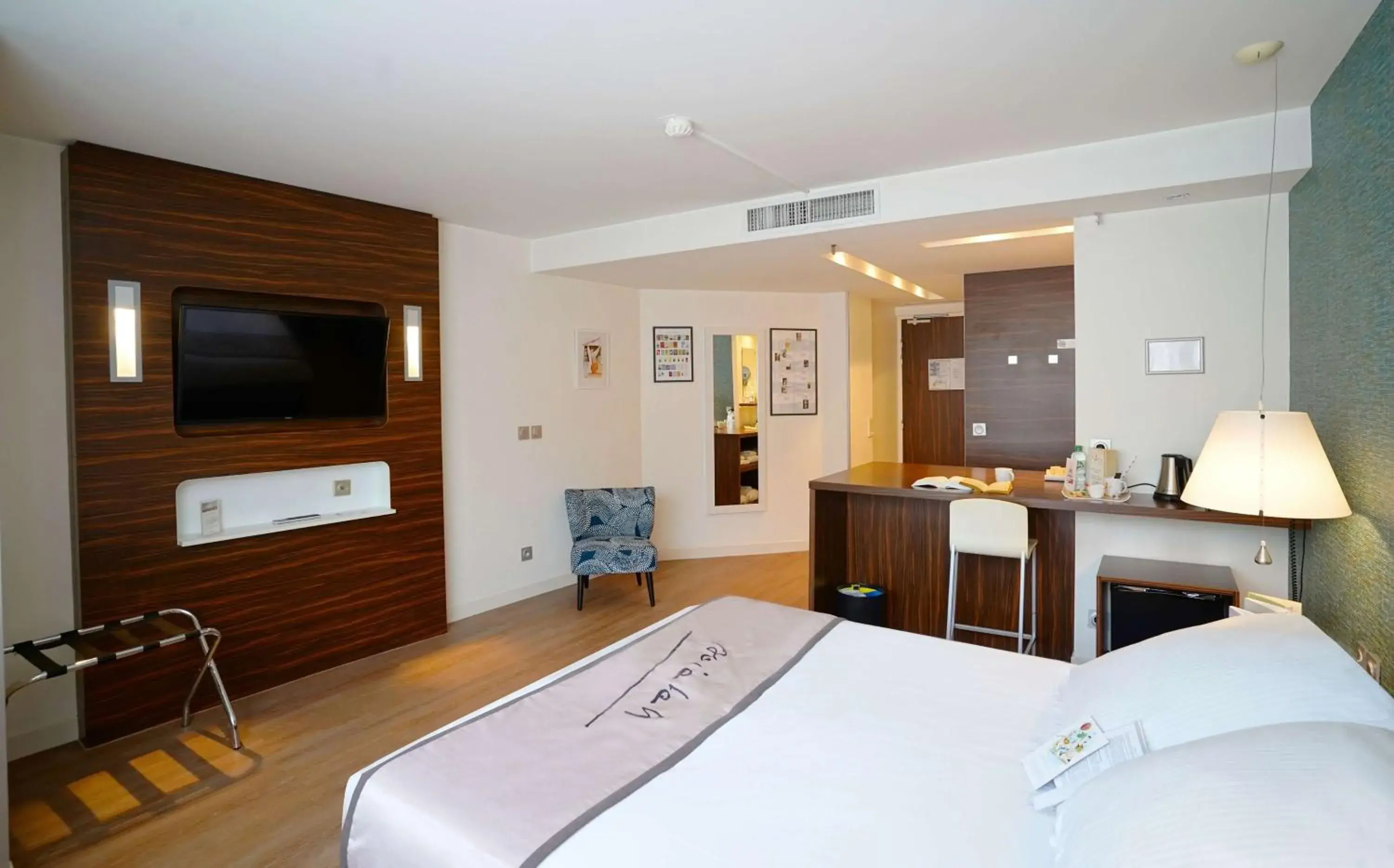 Executive Room in Hotel Litteraire Alexandre Vialatte, BW Signature Collection Executive Room in Hotel Litteraire Alexandre Vialatte, BW Signature Collection