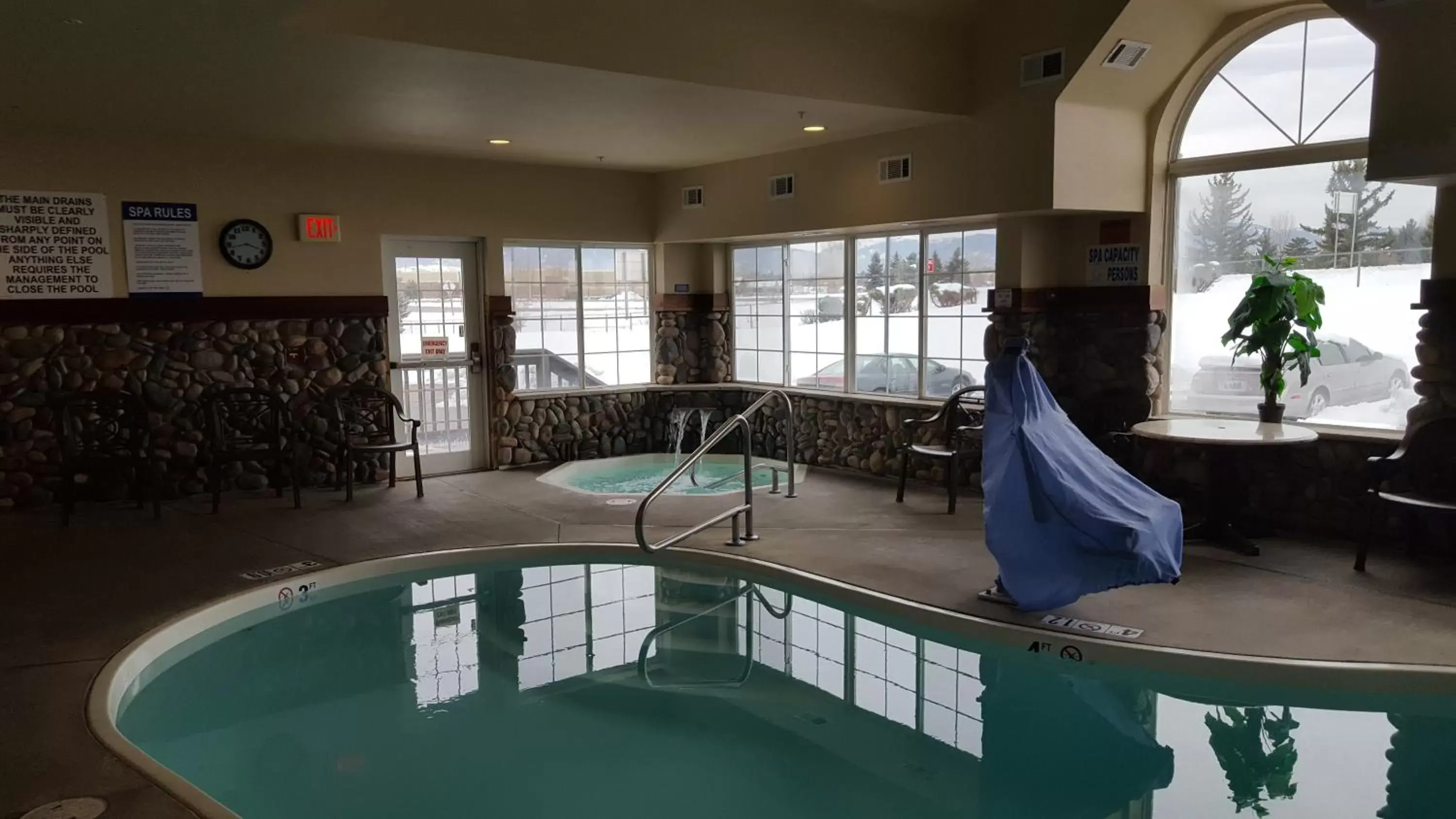 Hot Tub, Swimming Pool in Microtel Inn & Suites by Wyndham Bozeman