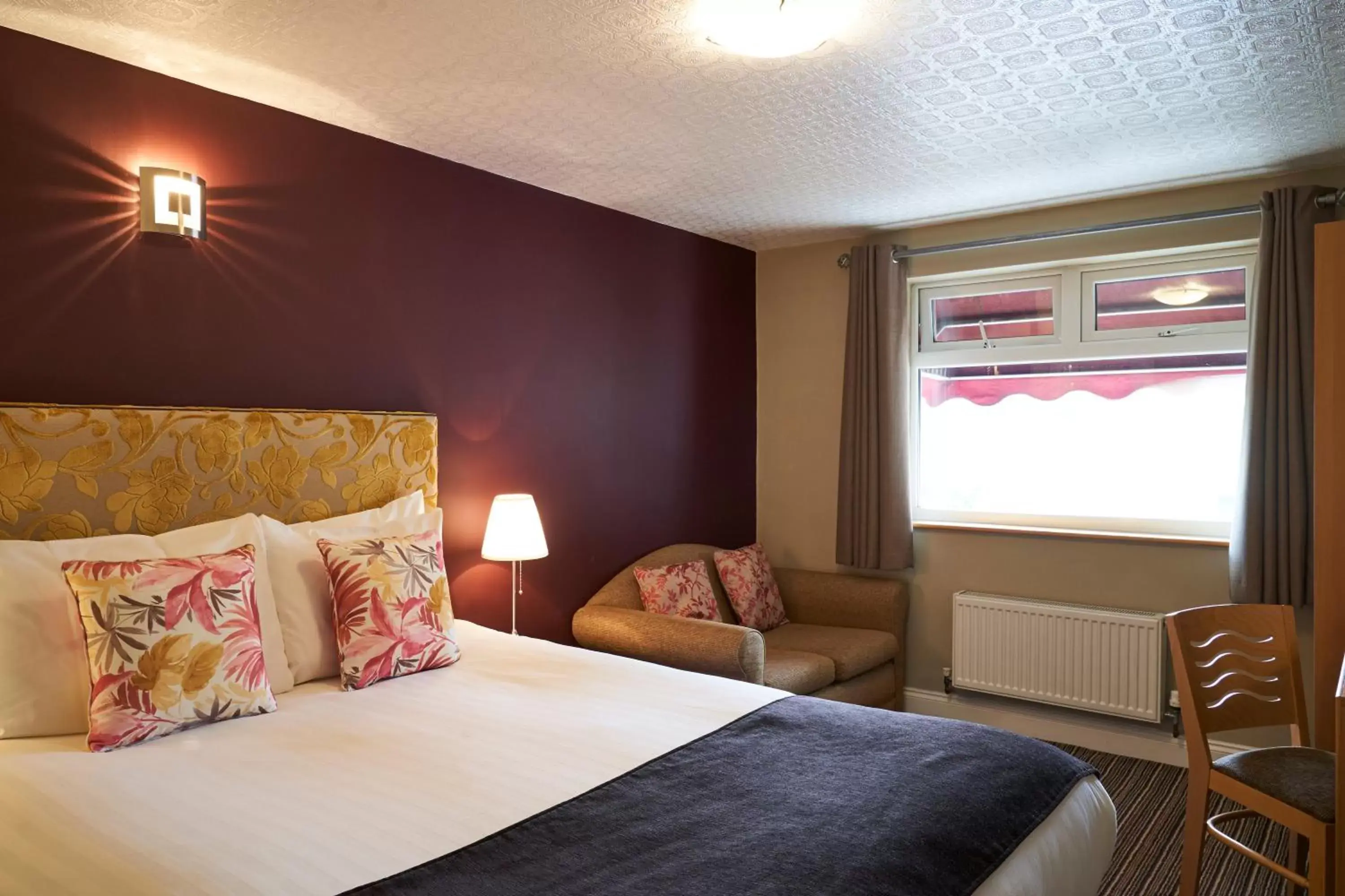 Bedroom, Bed in Antoinette Hotel Wimbledon