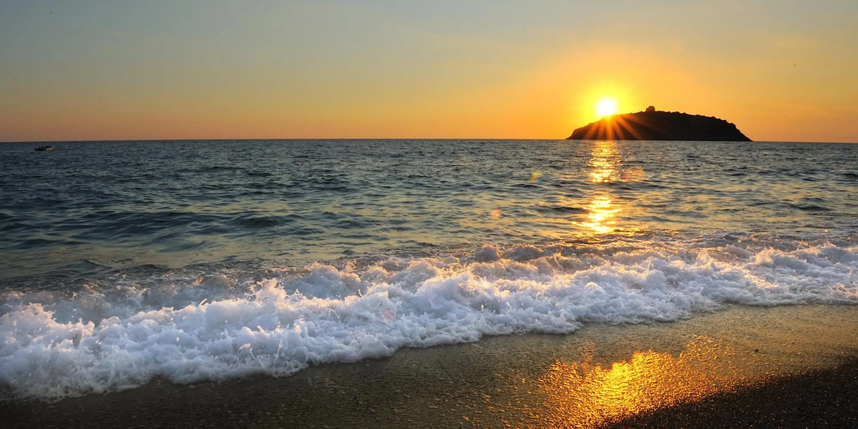 Beach, Sunrise/Sunset in Hotel Cristina