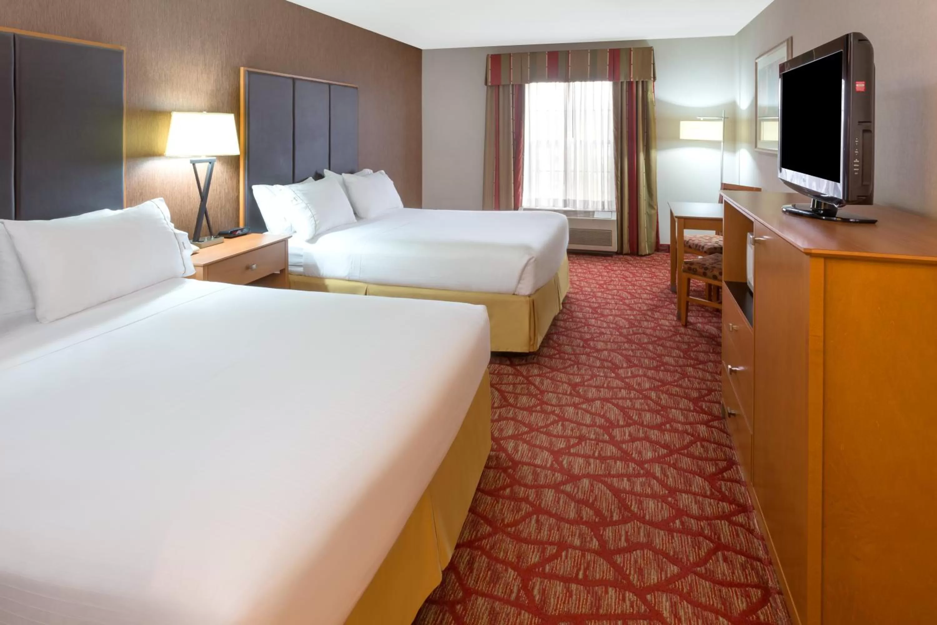 Bed in Holiday Inn Express Grants Pass by IHG