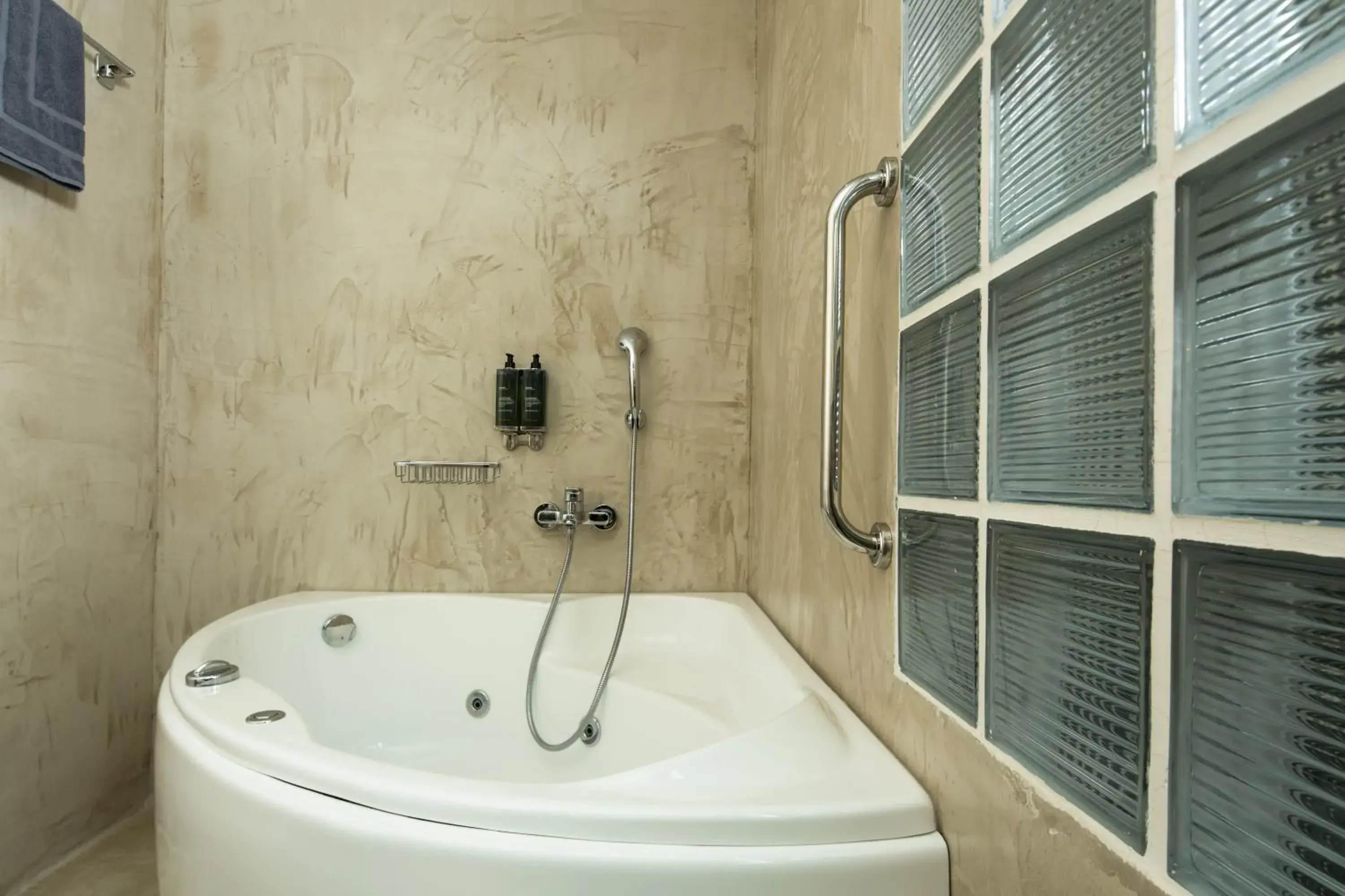 Bathroom in Hotel @Syngrou Fix