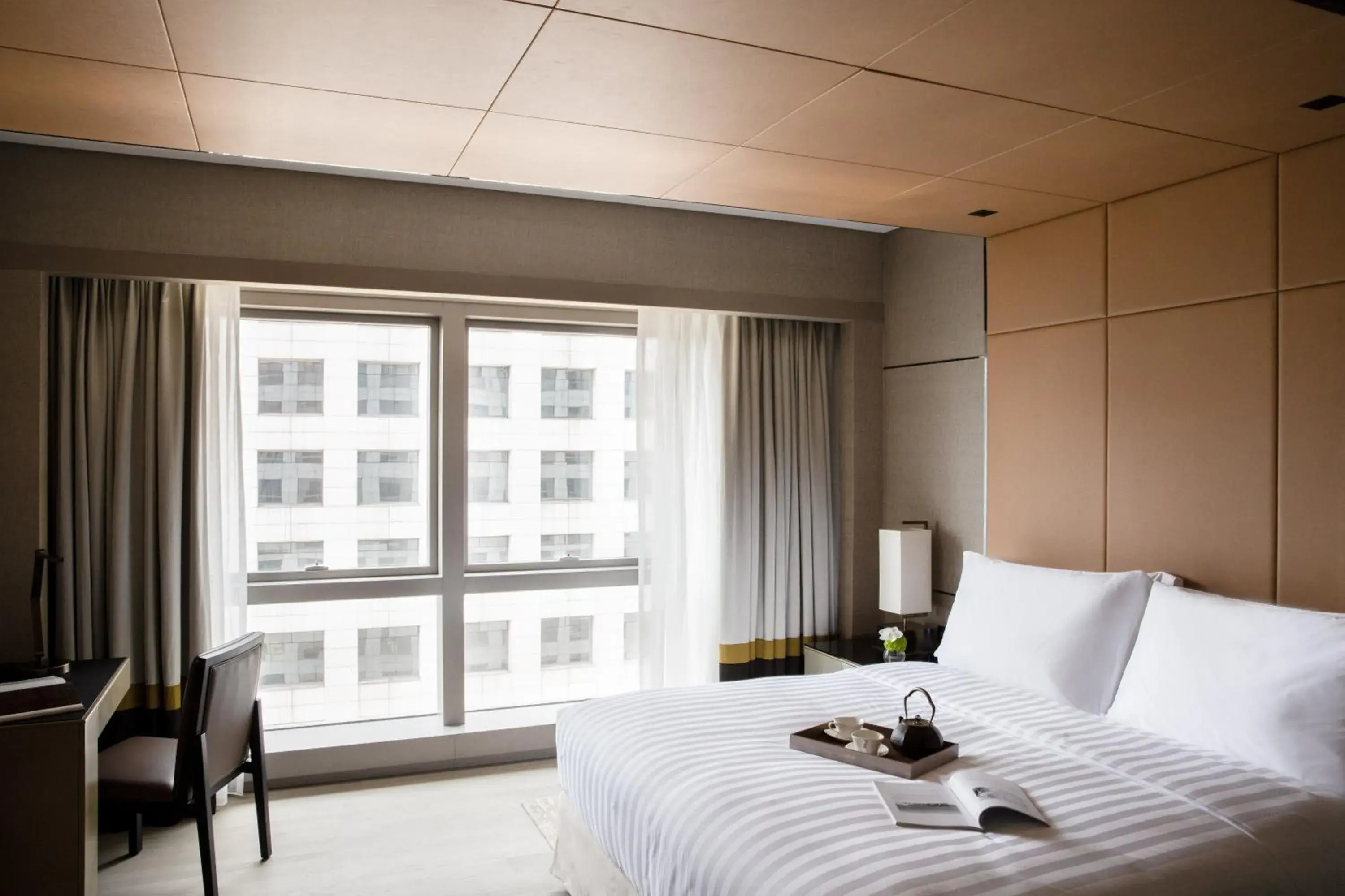 Bed in Jumeirah Living Guangzhou - Complimentary Shuttle Bus to Canton Fair Complex during Canton Fair period