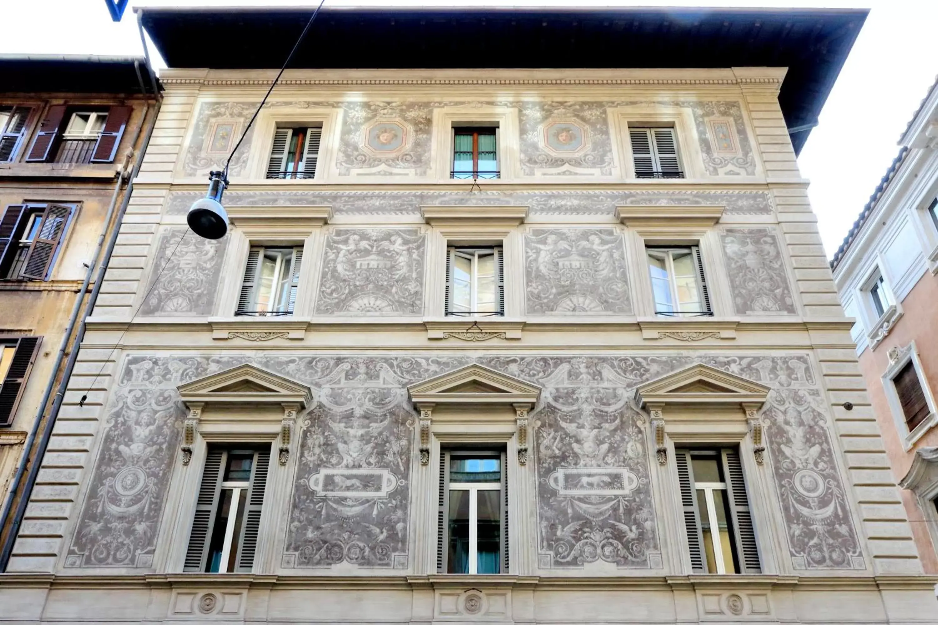 Facade/entrance in Spagna Ave Facade/entrance in Spagna Ave