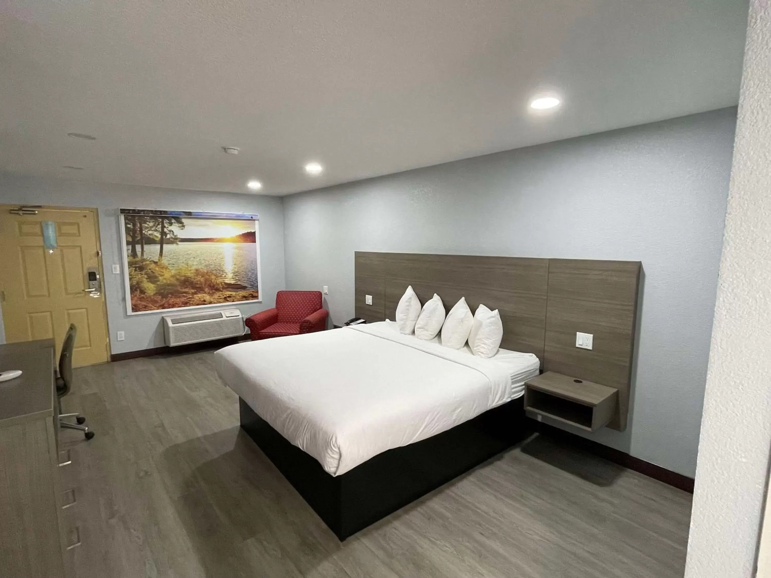 Bedroom, Bed in SureStay Hotel by Best Western Childress