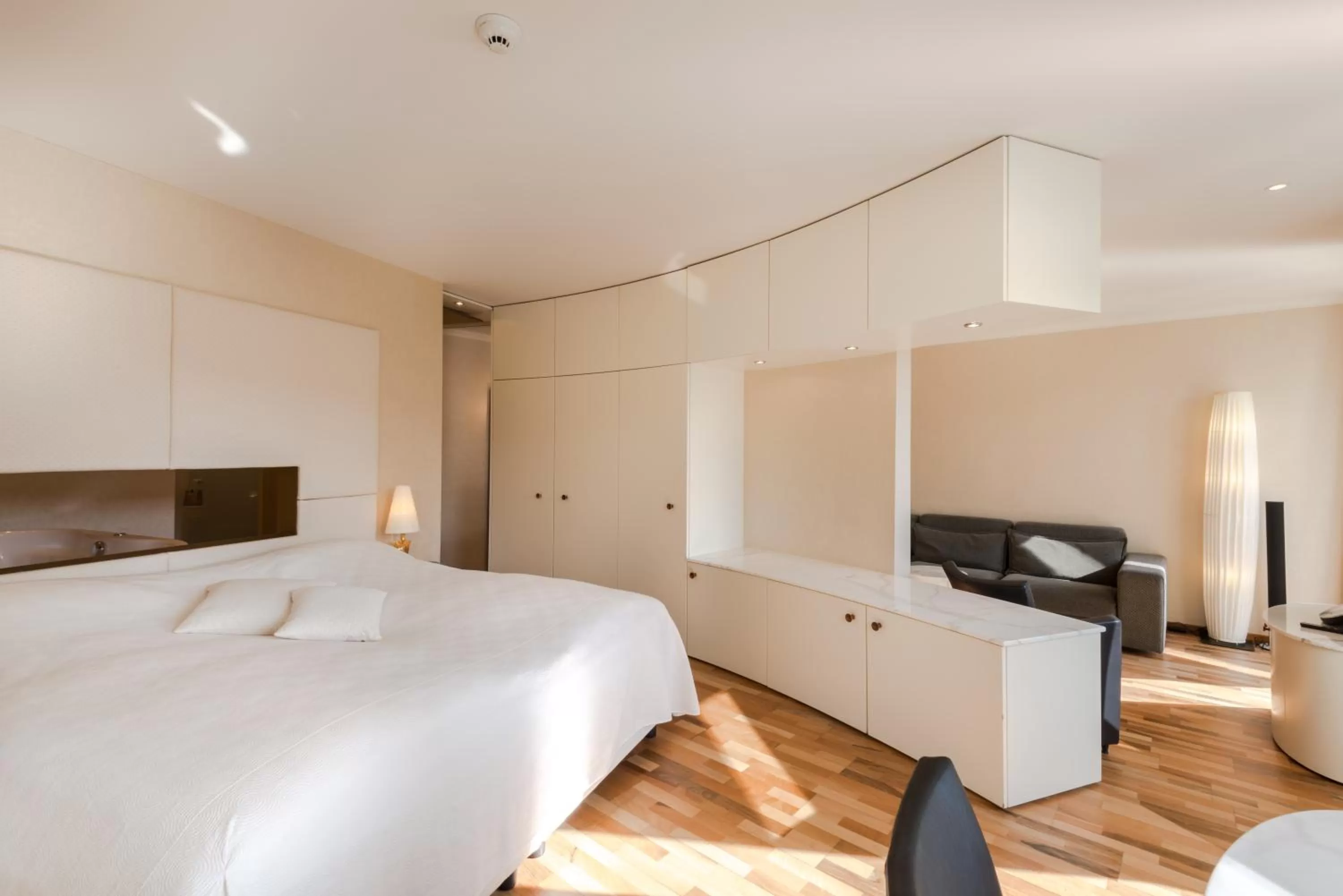 Photo of the whole room, Bed in Hotel des Balances