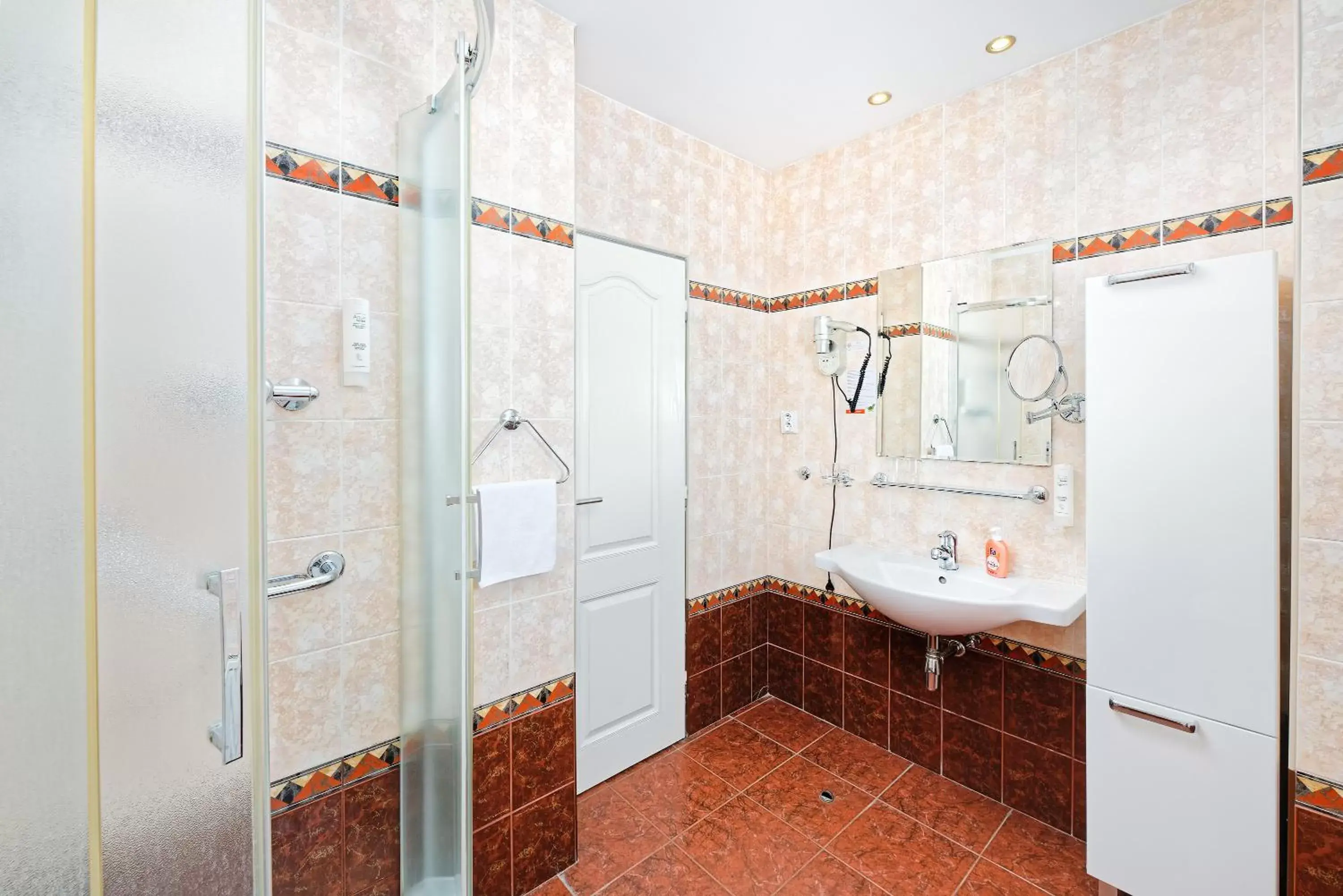 Shower, Bathroom in Hotel Aura Design & Garden Pool