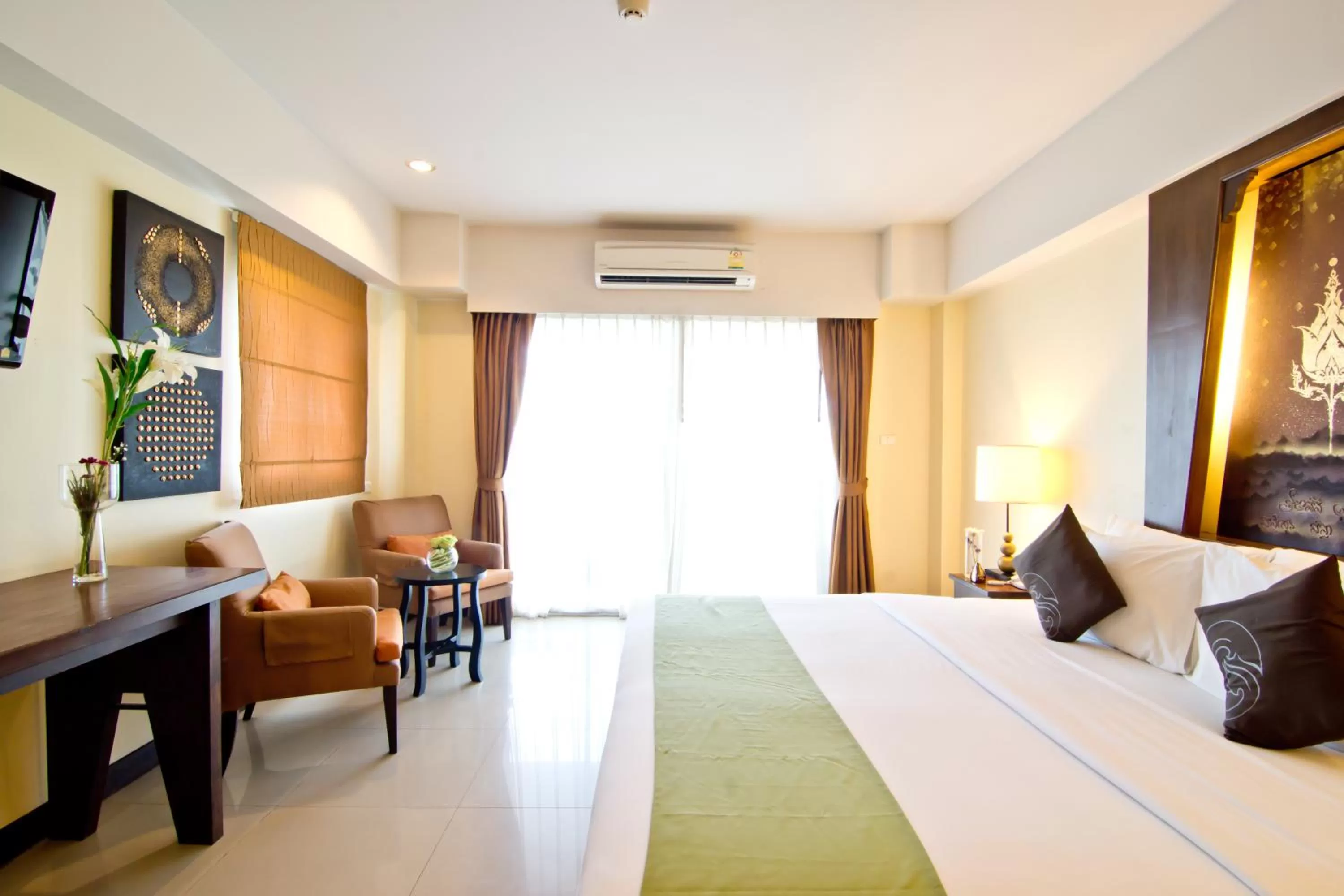 Deluxe Double or Twin Room with City View in Golden Sea Pattaya - SHA Extra Plus