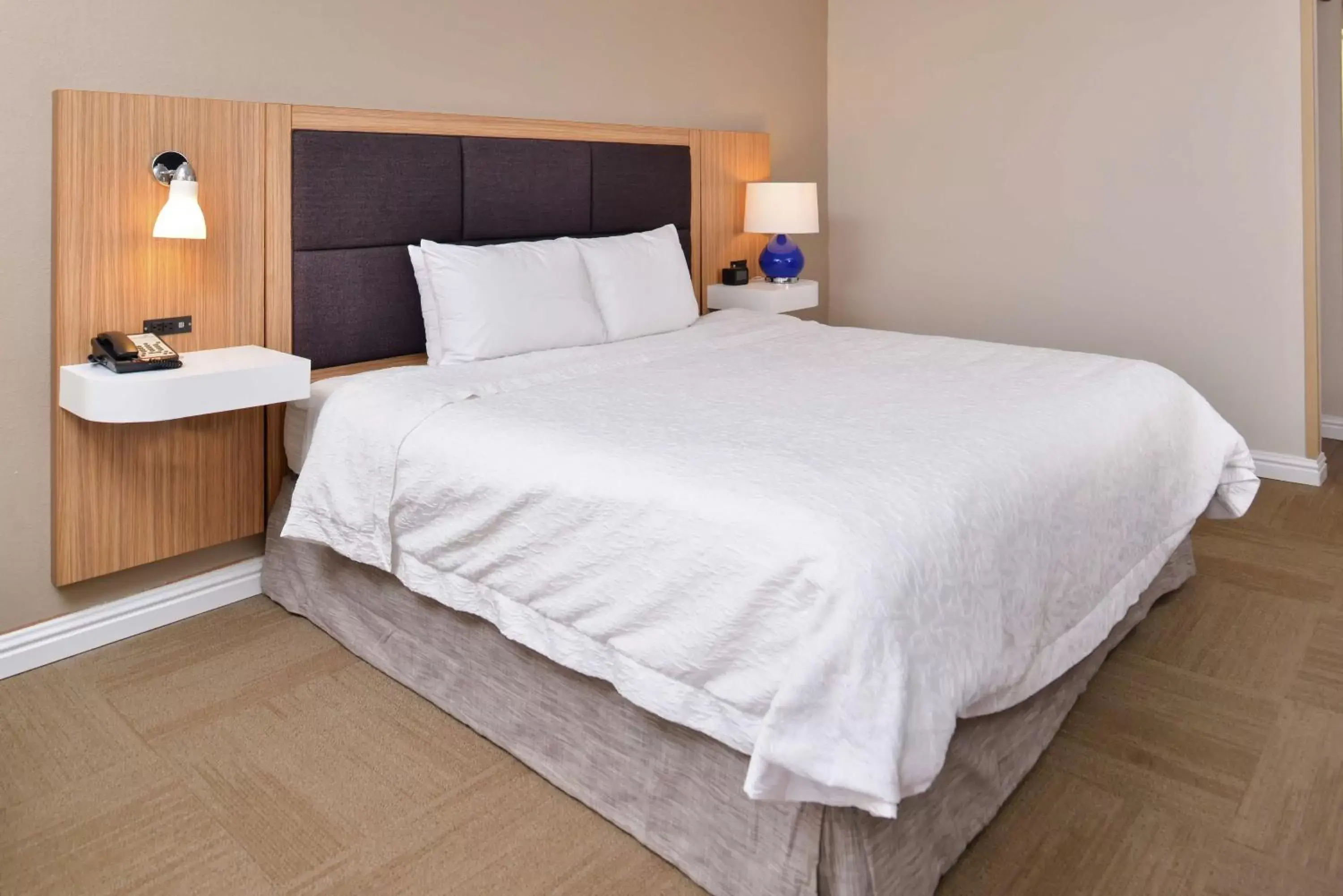 Bed in Hampton Inn By Hilton Greensboro-East