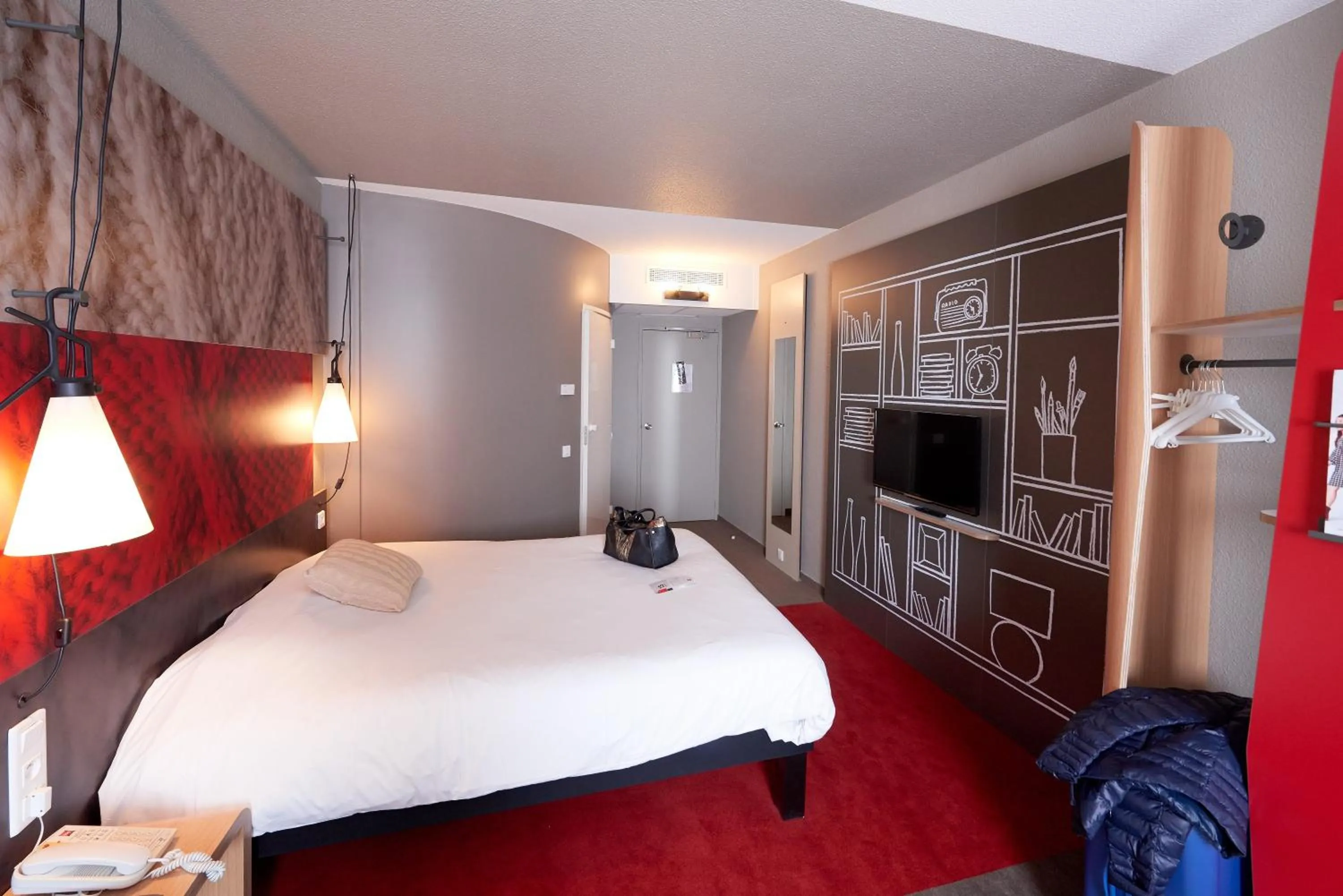 Bedroom, Bed in ibis Cholet