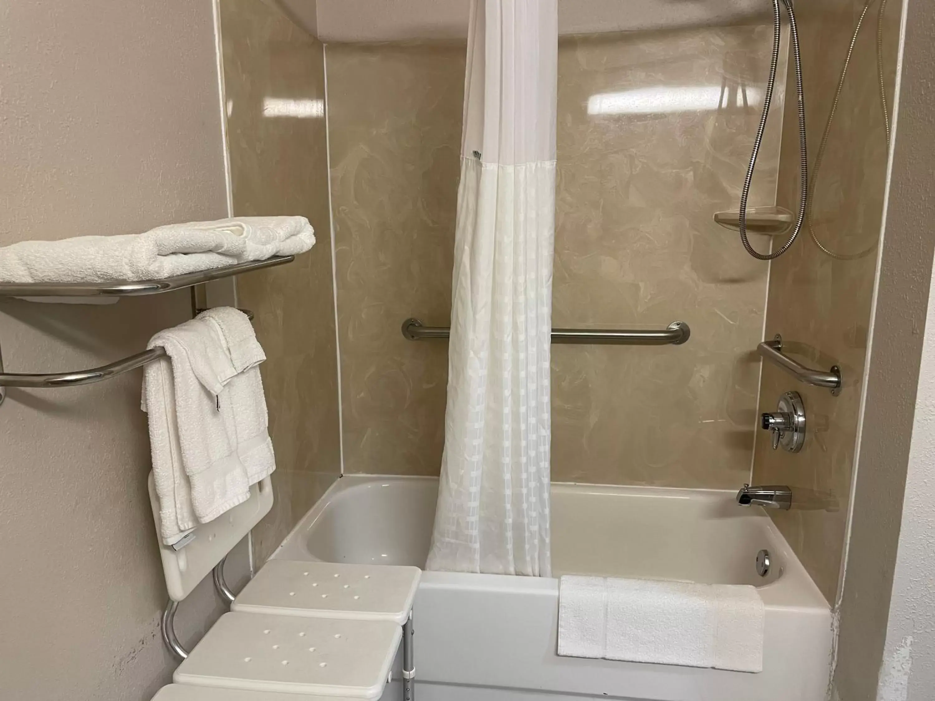 Bathroom in Wingate by Wyndham Marion