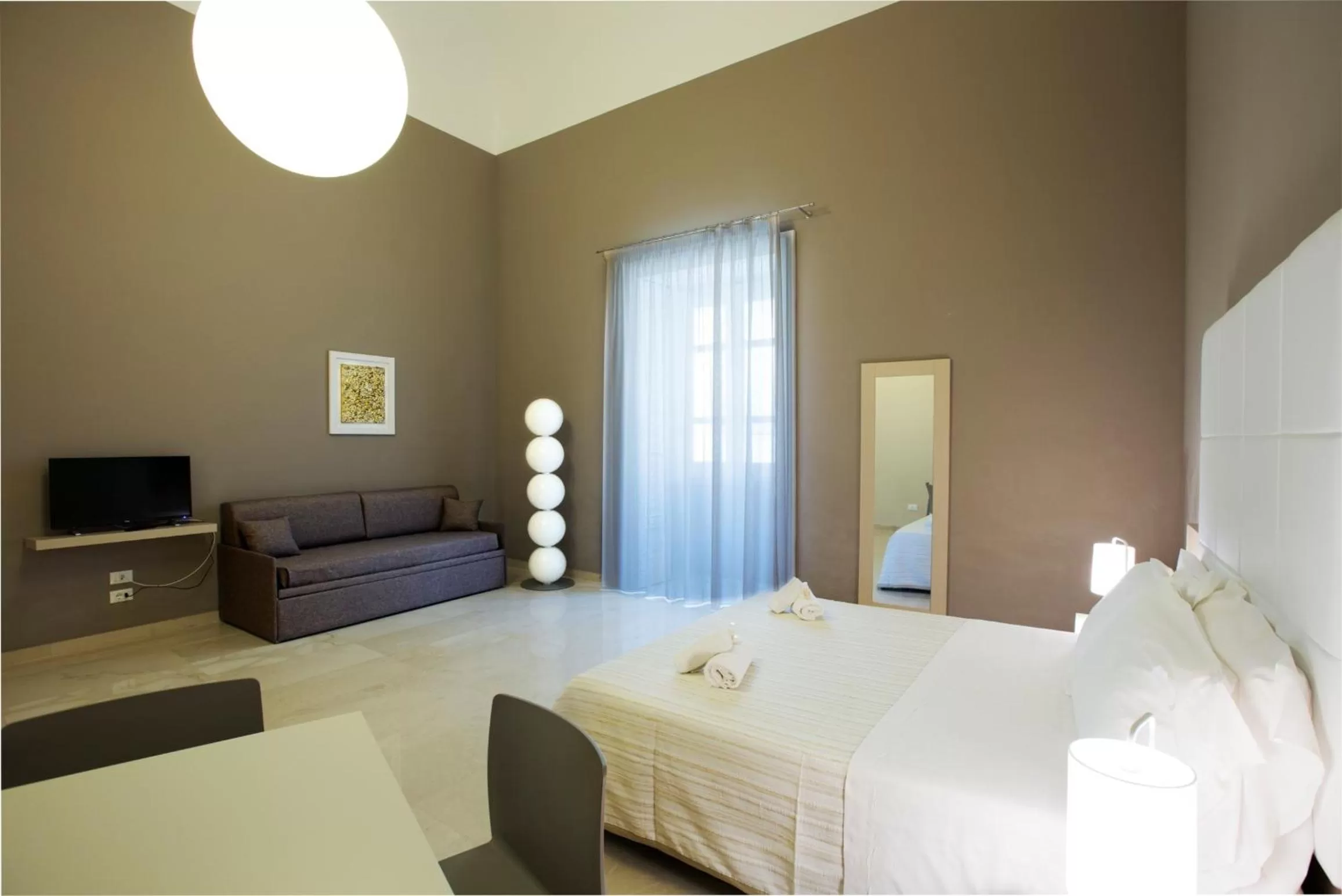 Photo of the whole room, Bed in Central Gallery Rooms- Palazzo D'Ali' Staiti XIX