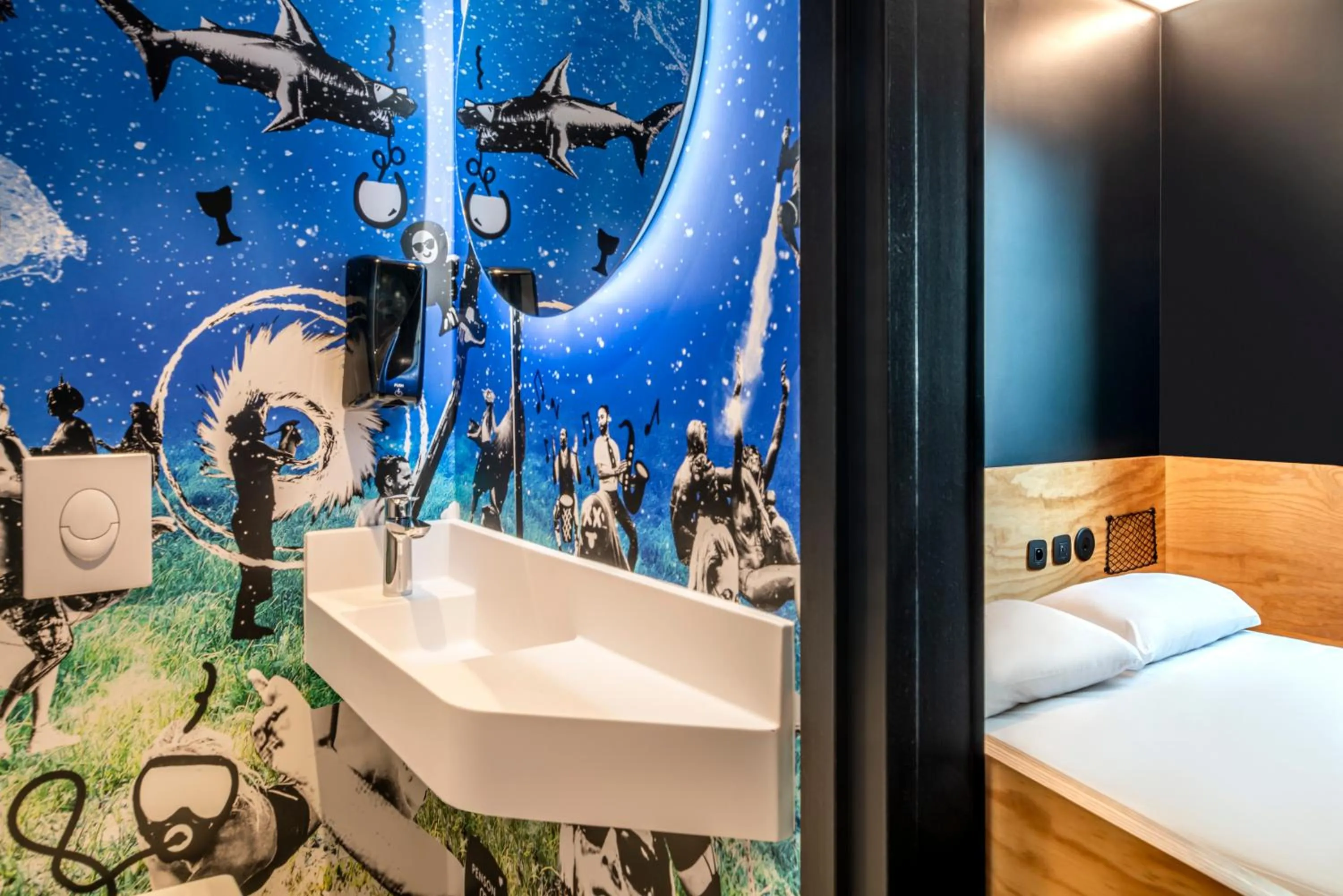 Bed in JO&JOE Paris Gentilly - Auberge de Jeunesse