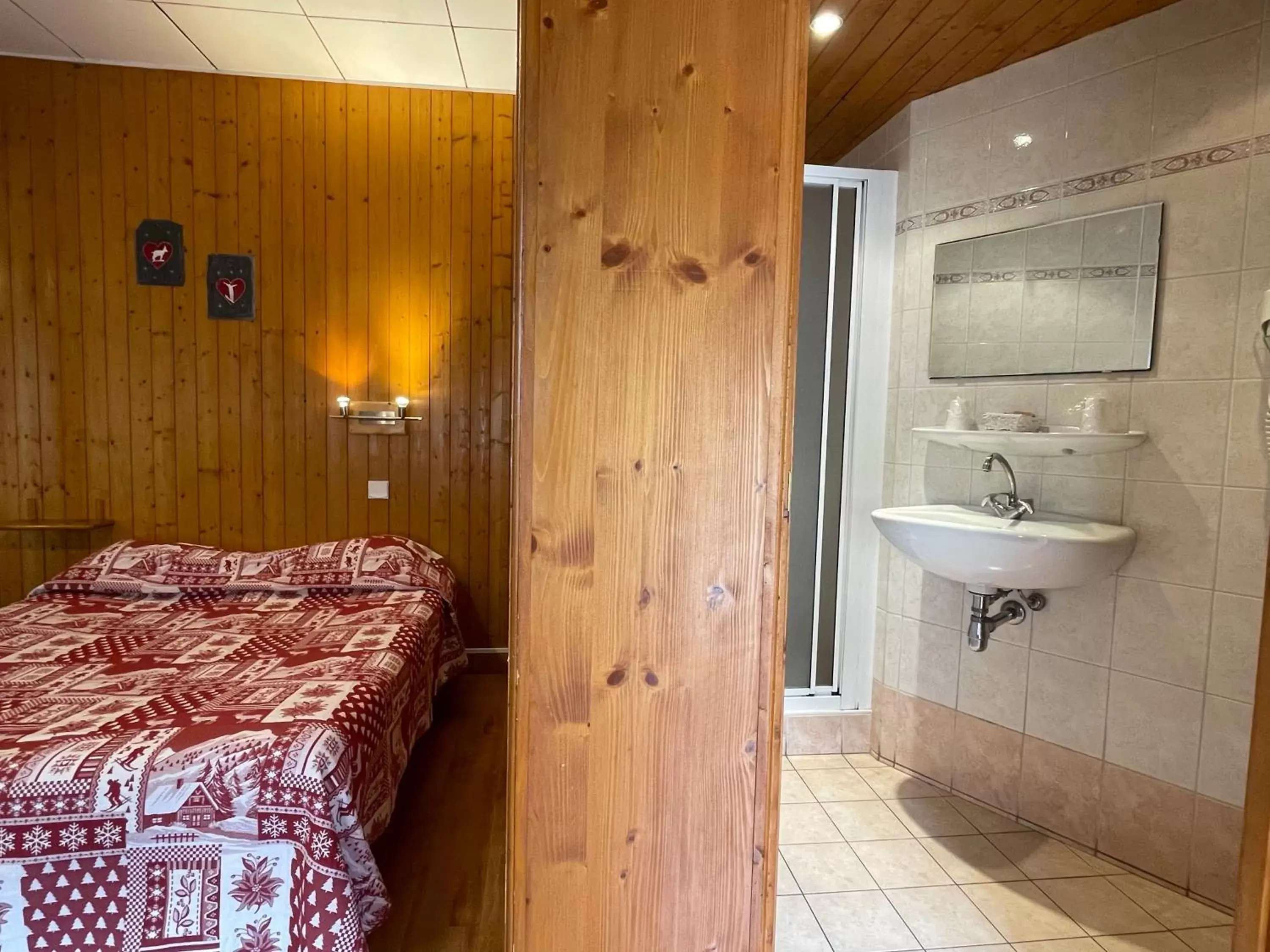 Bed, Bathroom in Hotel Les Granits